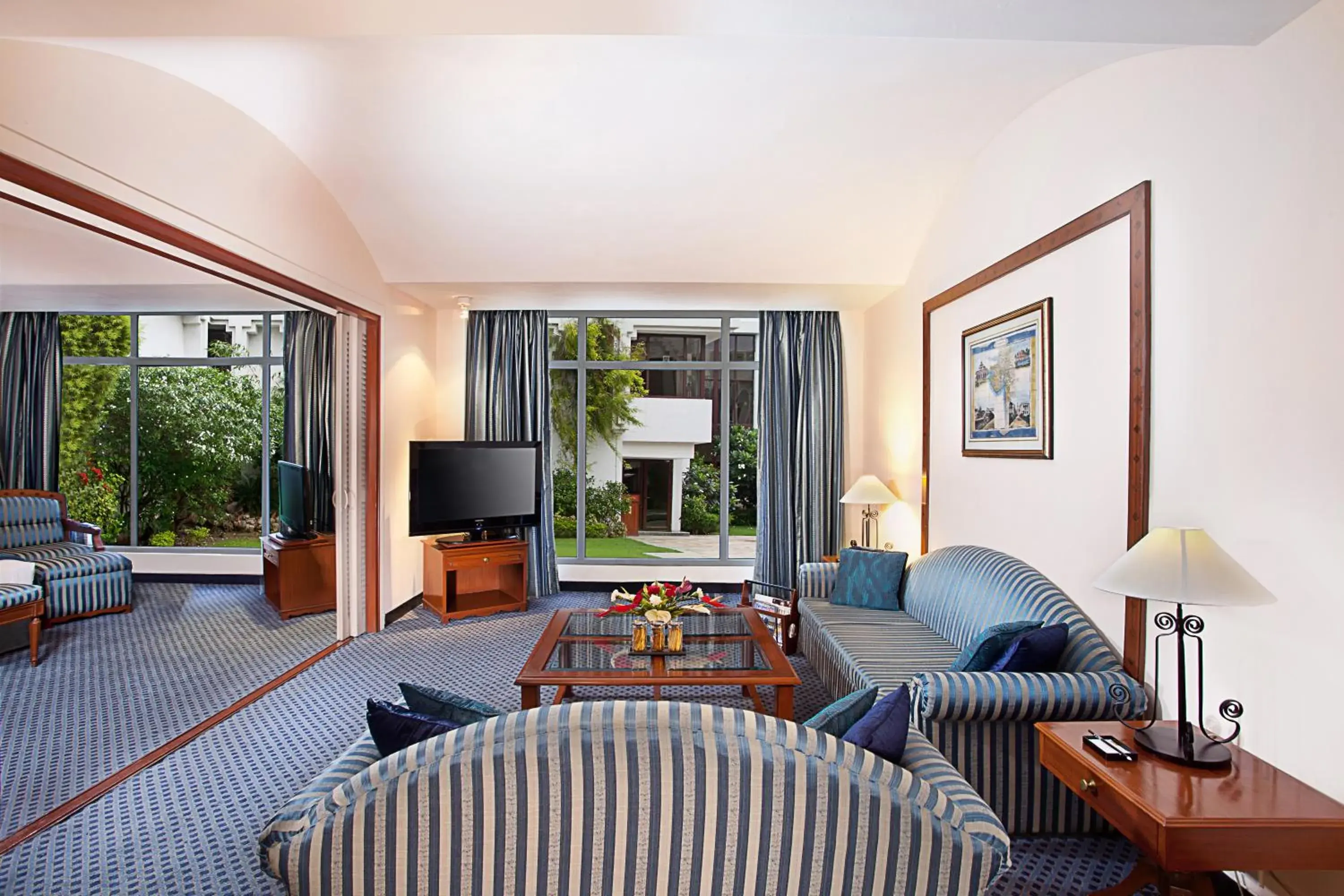 Living room in Welcomhotel by ITC Hotels, Alkapuri, Vadodara Living room in Welcomhotel by ITC Hotels, Alkapuri, Vadodara