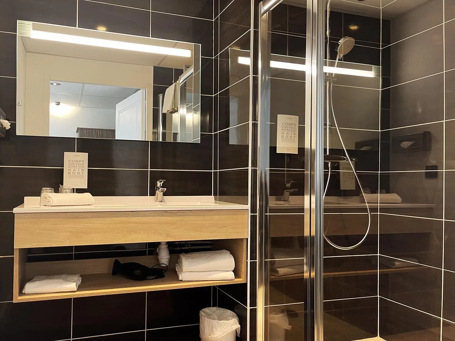 Bathroom in Golden Tulip La Baule Hotel and Residence