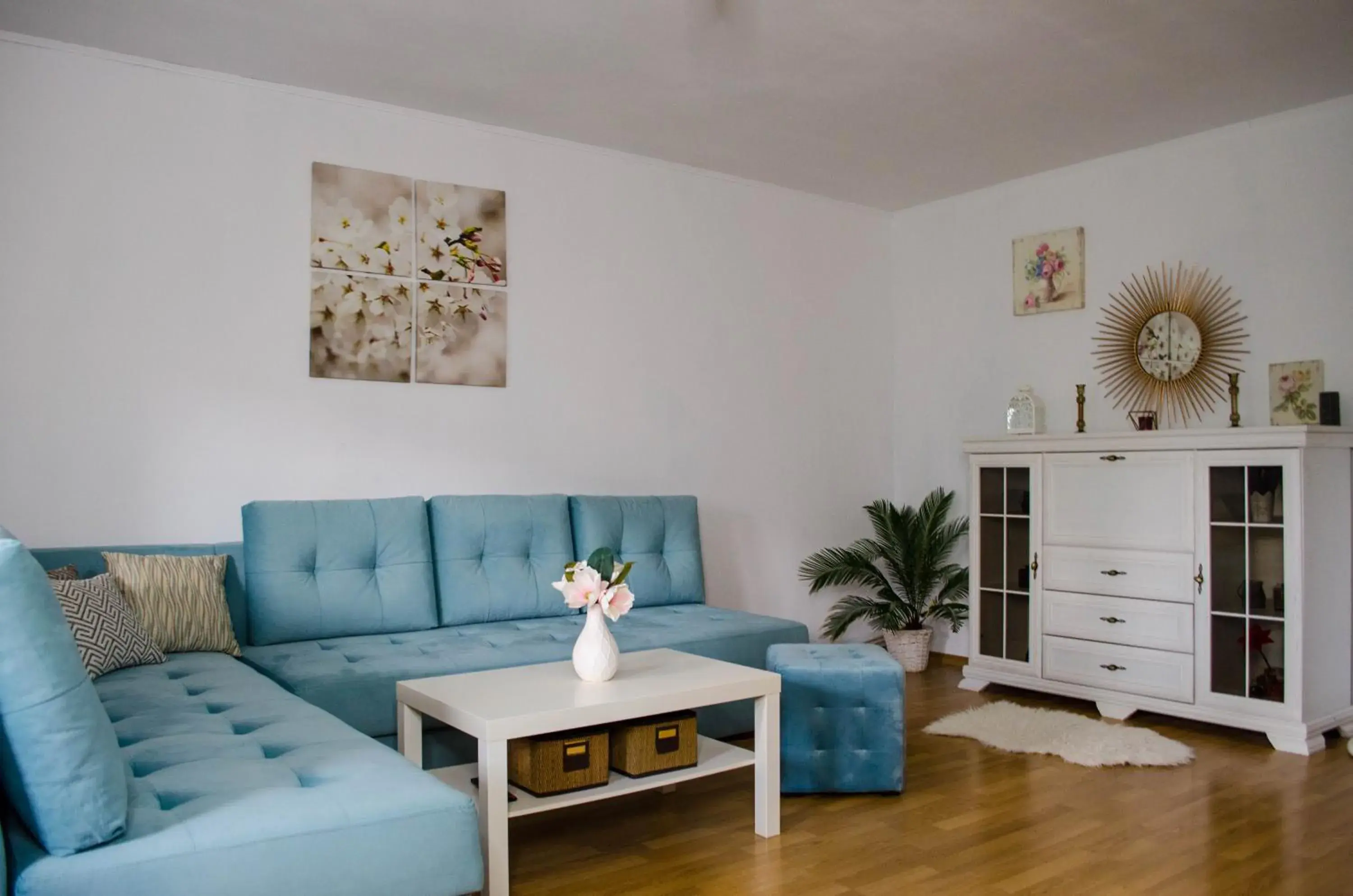 Collosal Apartment with Garden Collosal Apartment with Garden