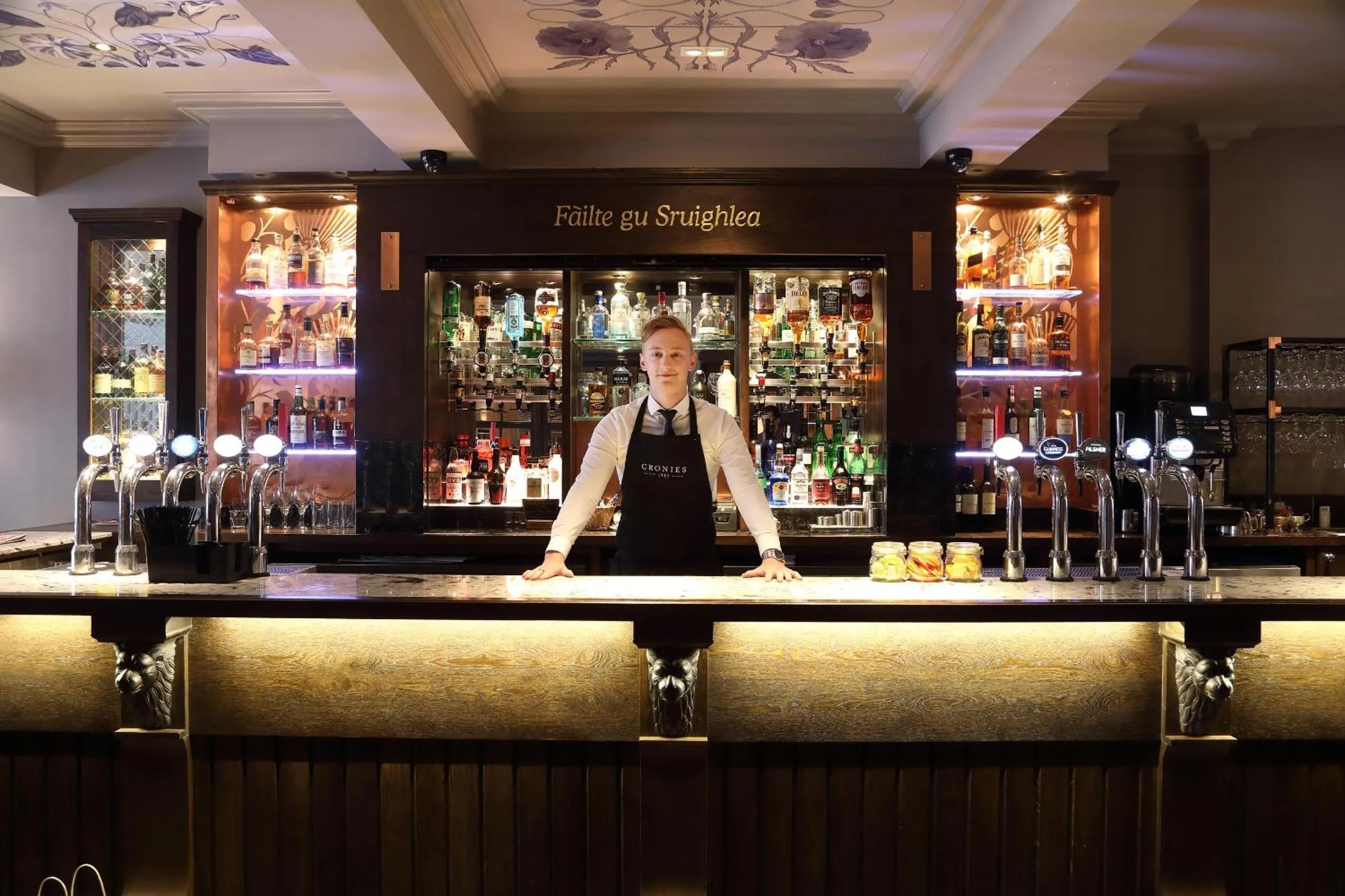 Lounge or bar in Golden Lion Hotel