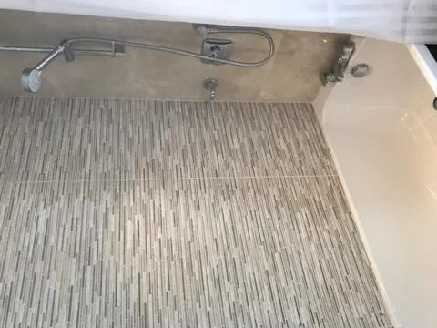 Bathroom in Golden Lion Hotel