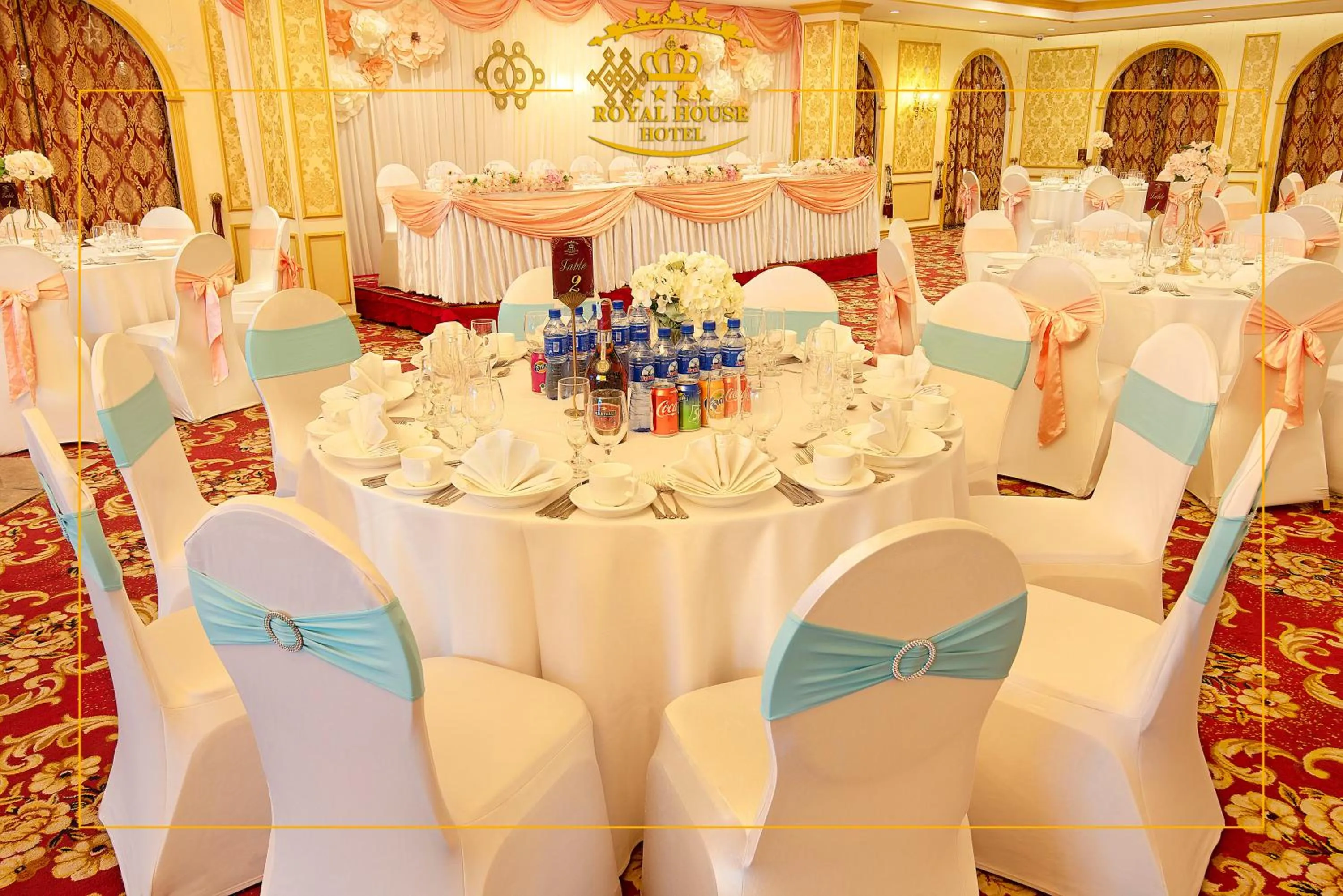 Restaurant/places to eat in Royal House Hotel 2