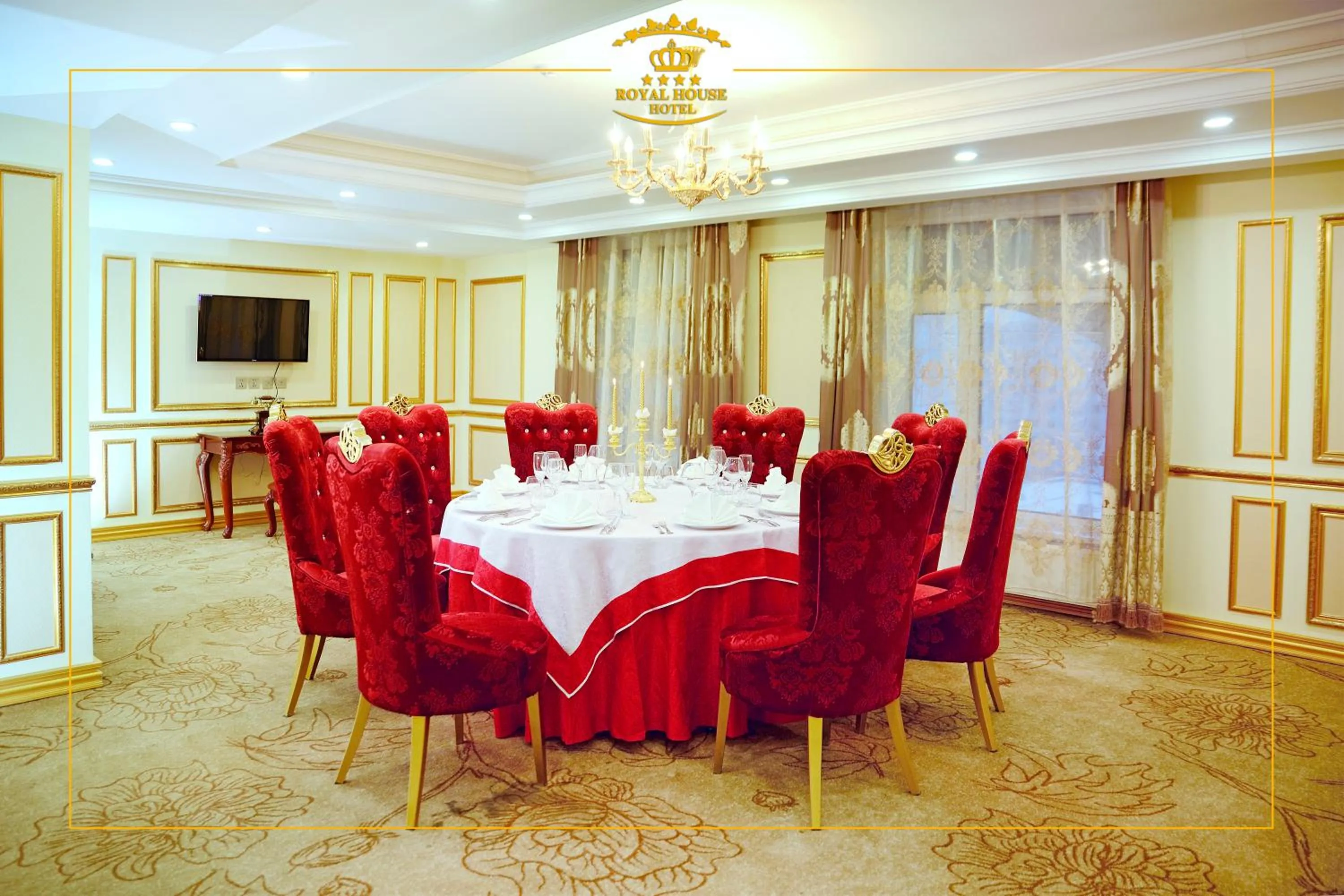 Restaurant/places to eat in Royal House Hotel 2