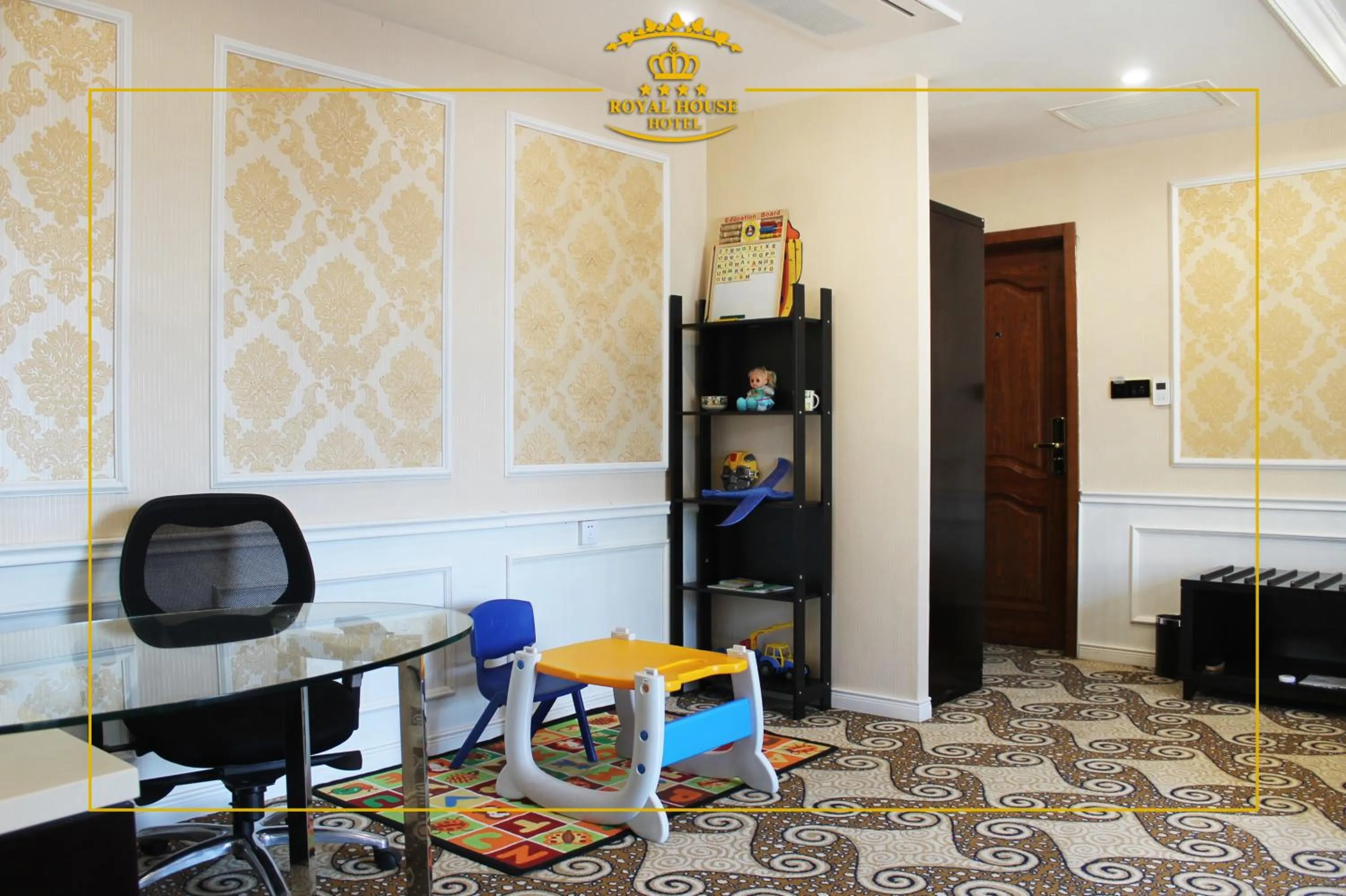 Living room in Royal House Hotel 2