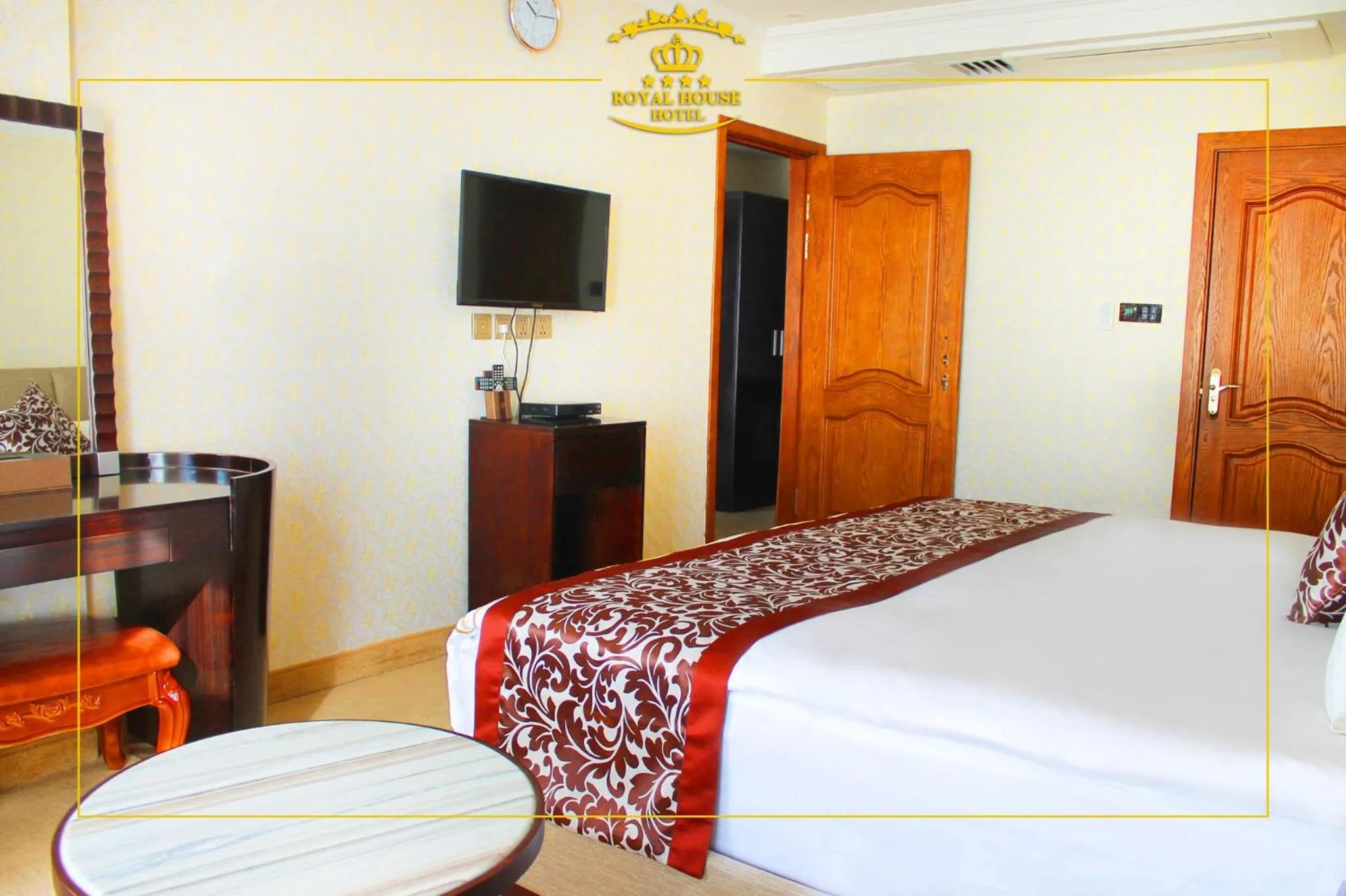 Bed in Royal House Hotel 2