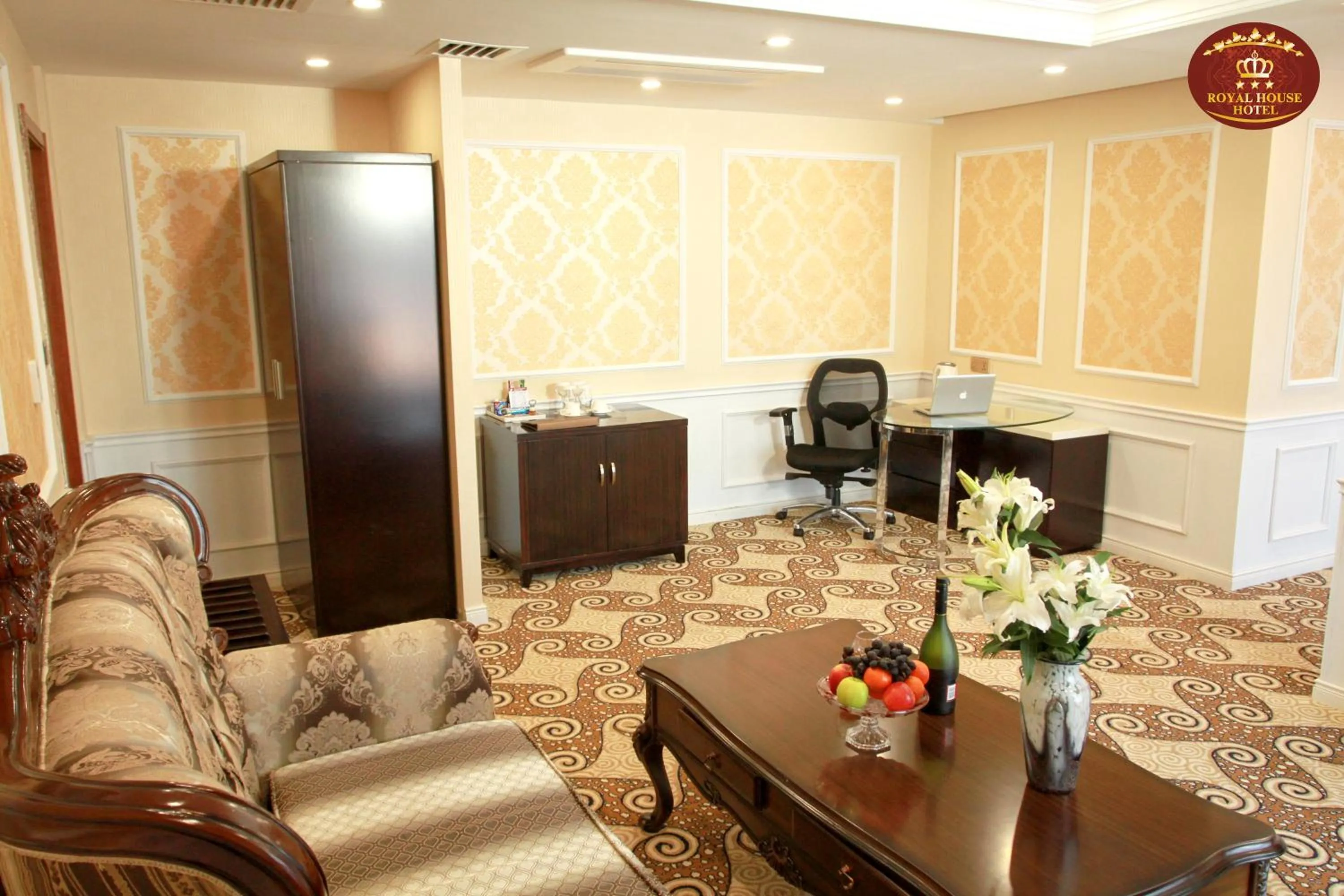 TV and multimedia in Royal House Hotel 2