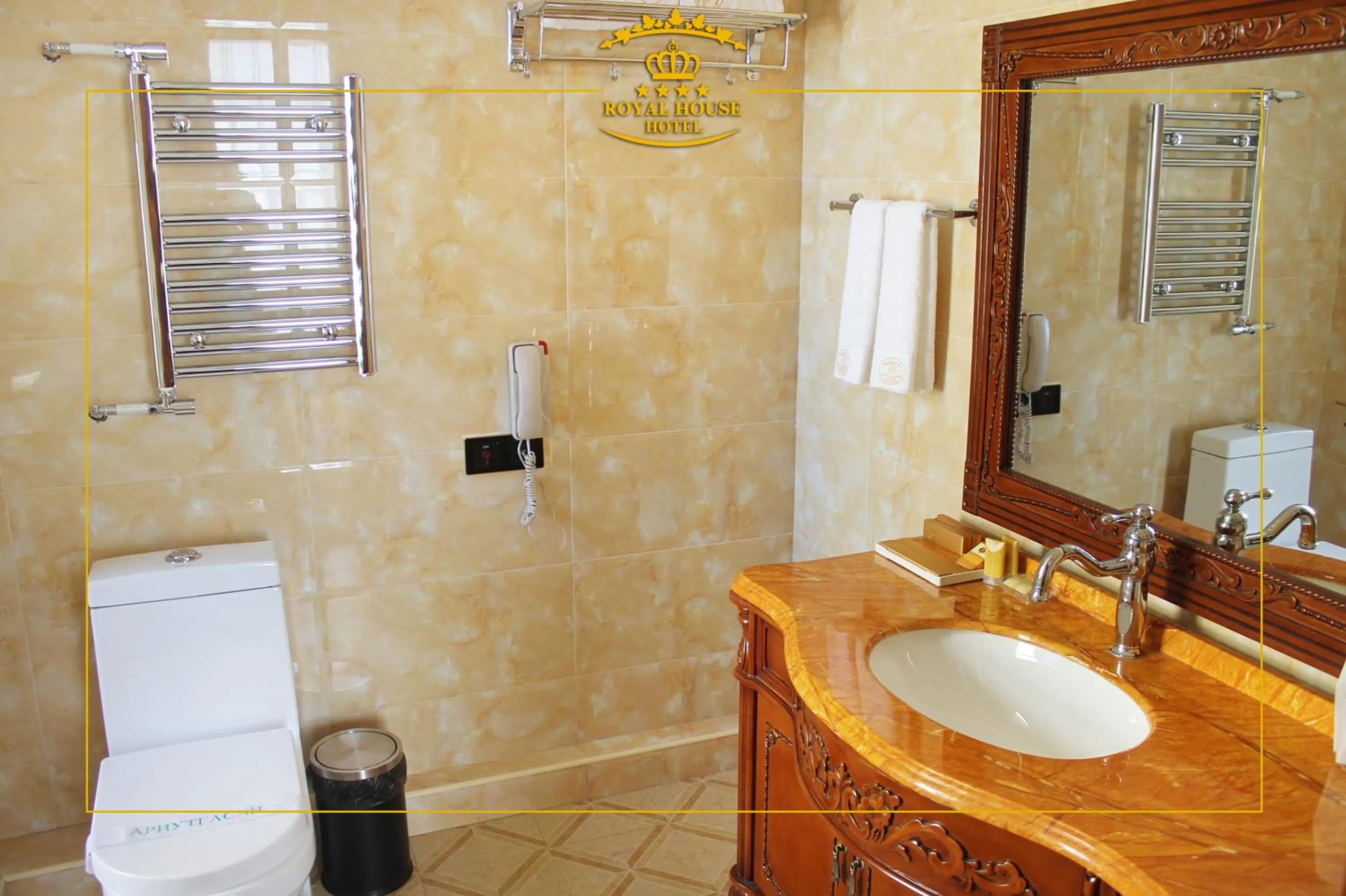 Shower in Royal House Hotel 2