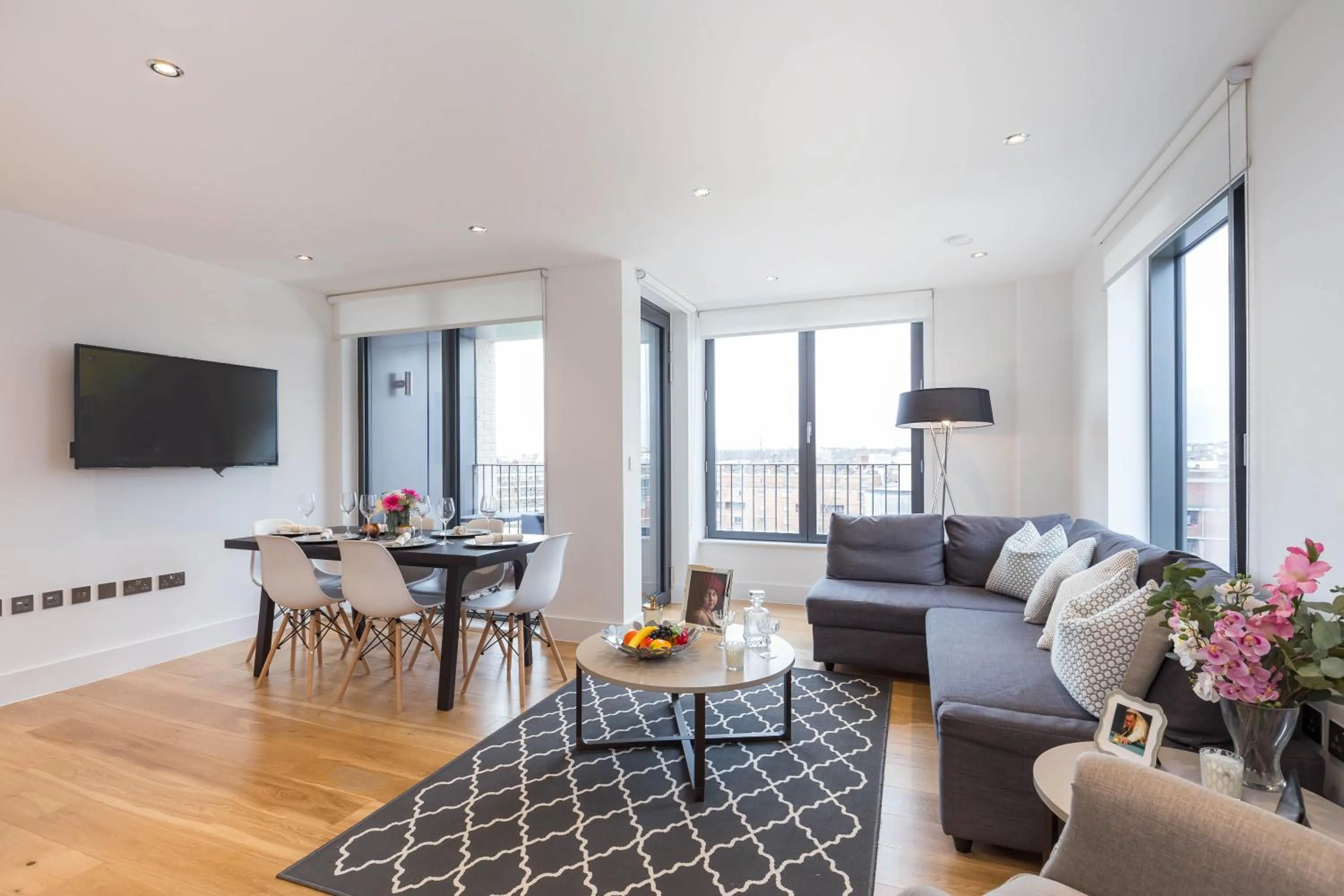 Communal lounge/ TV room, Seating Area in Urban Chic - Portobello