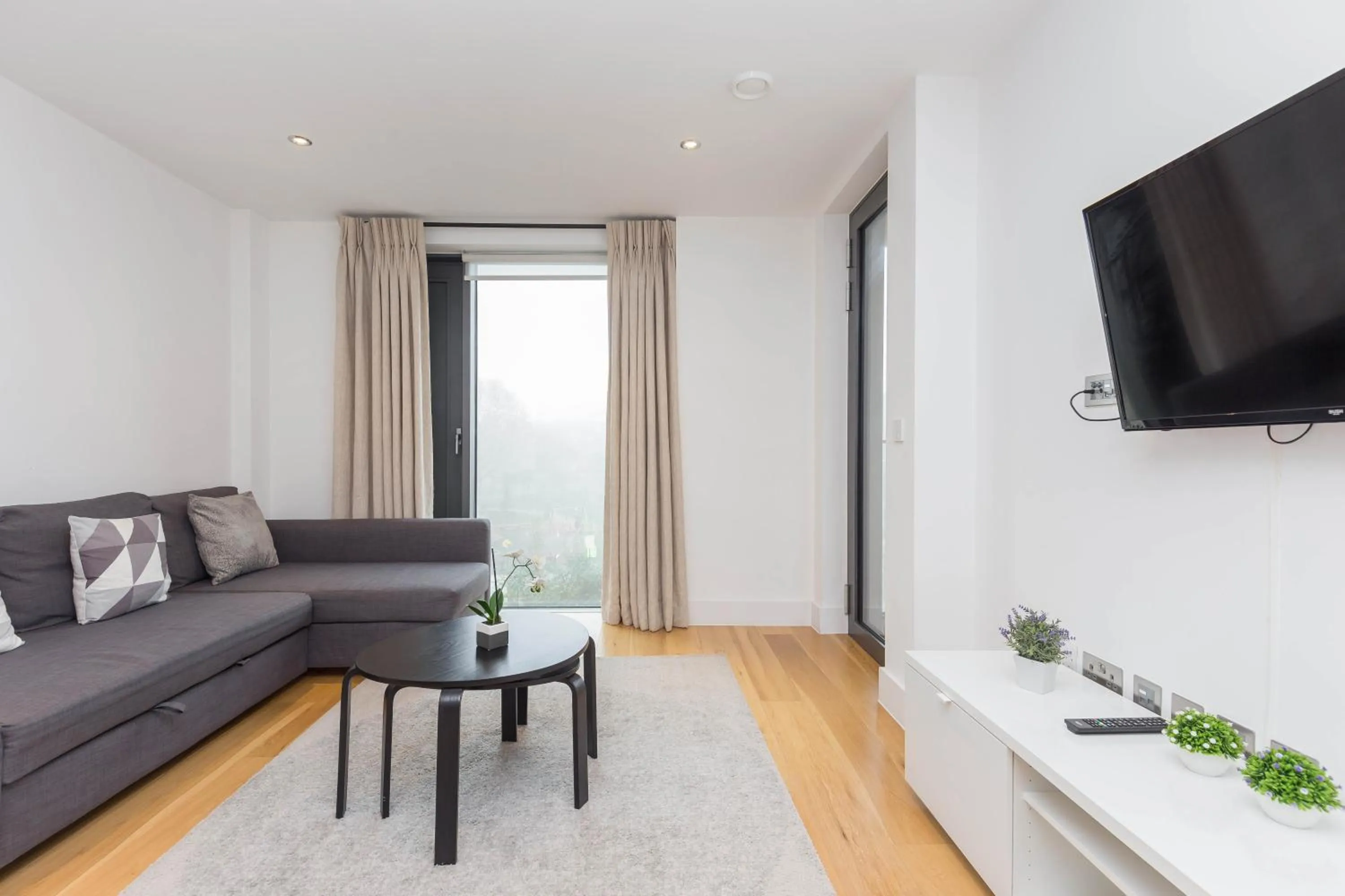 Communal lounge/ TV room, Seating Area in Urban Chic - Portobello