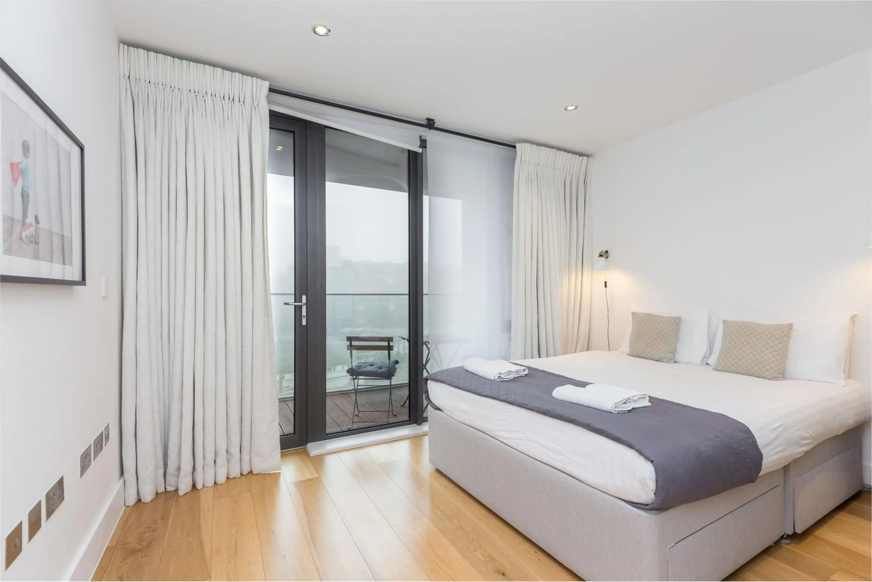 Bedroom, Bed in Urban Chic - Portobello