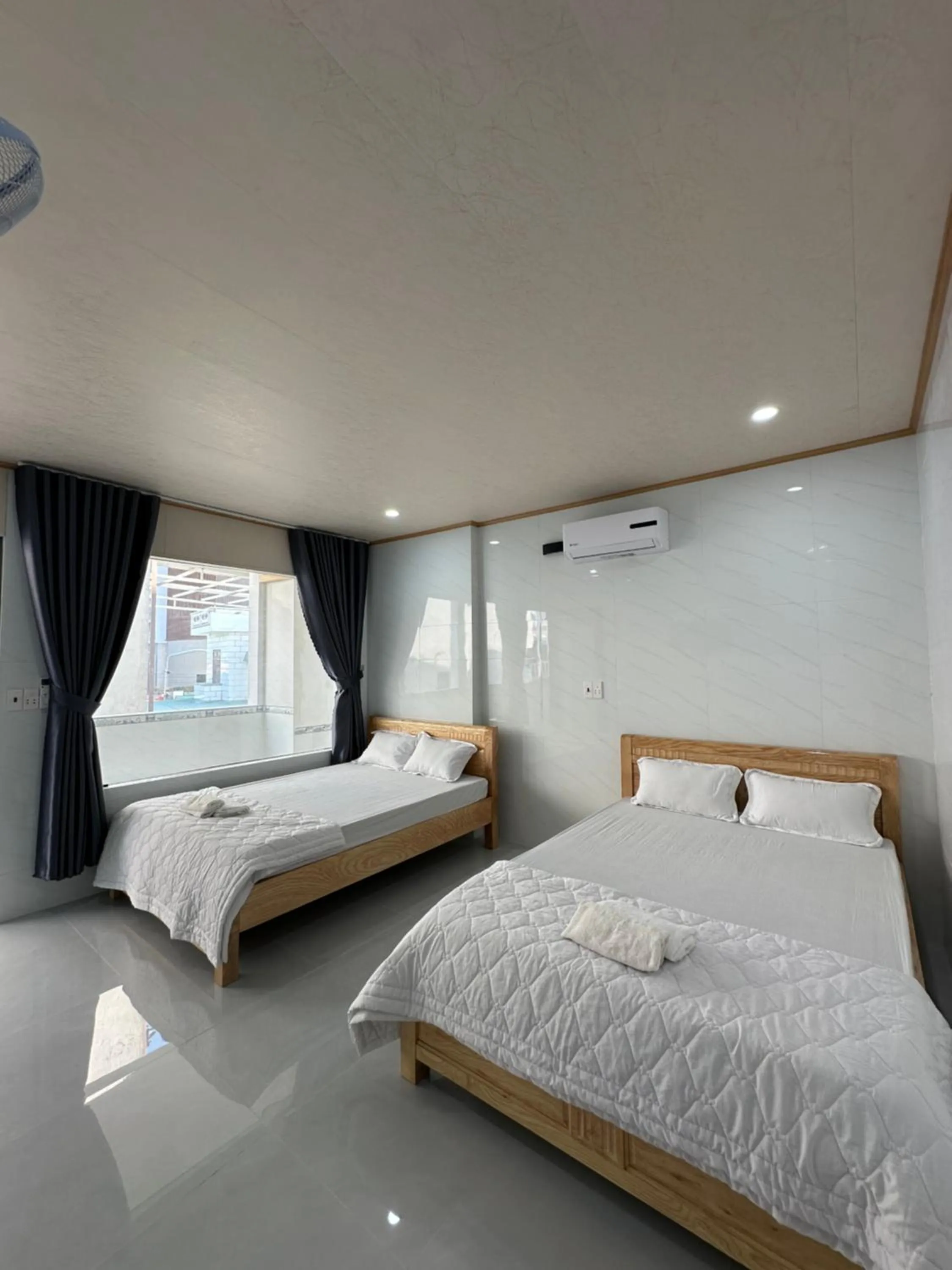 Toilet, Bed in My Linh Motel 976 Đường võ thị sáu long hải