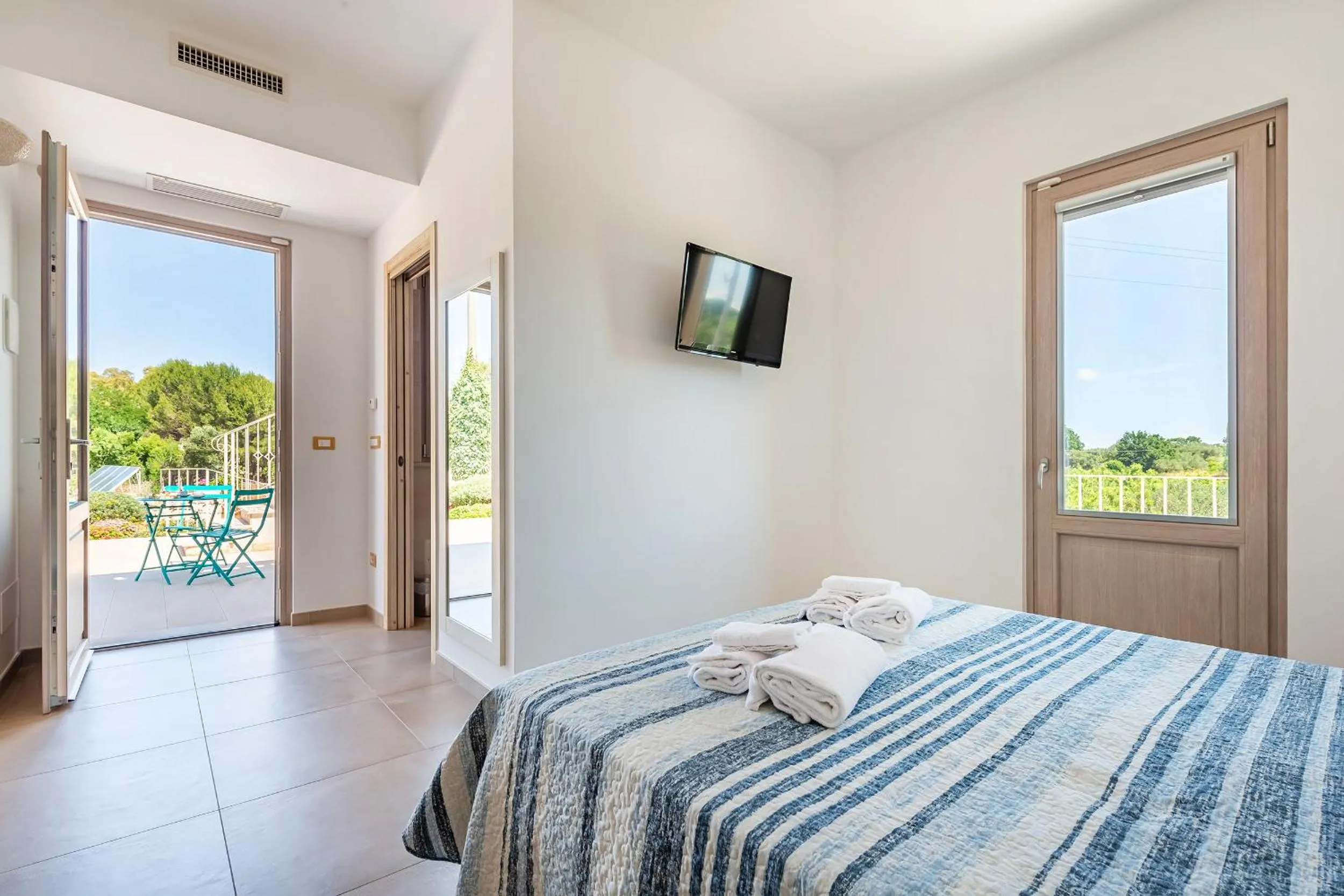 View (from property/room), Bed in Villa Fumarola