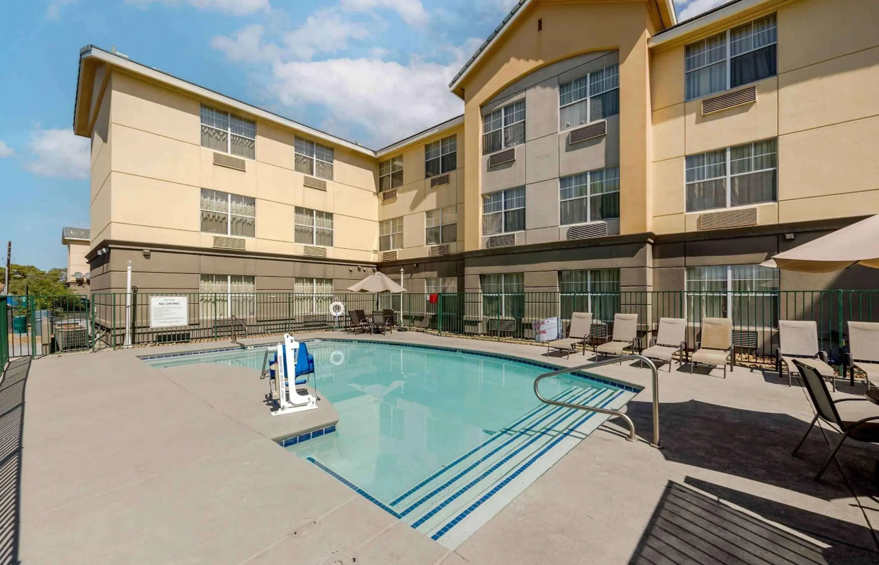 Pool view in MainStay Suites Las Vegas Flamingo Pool view in MainStay Suites Las Vegas Flamingo