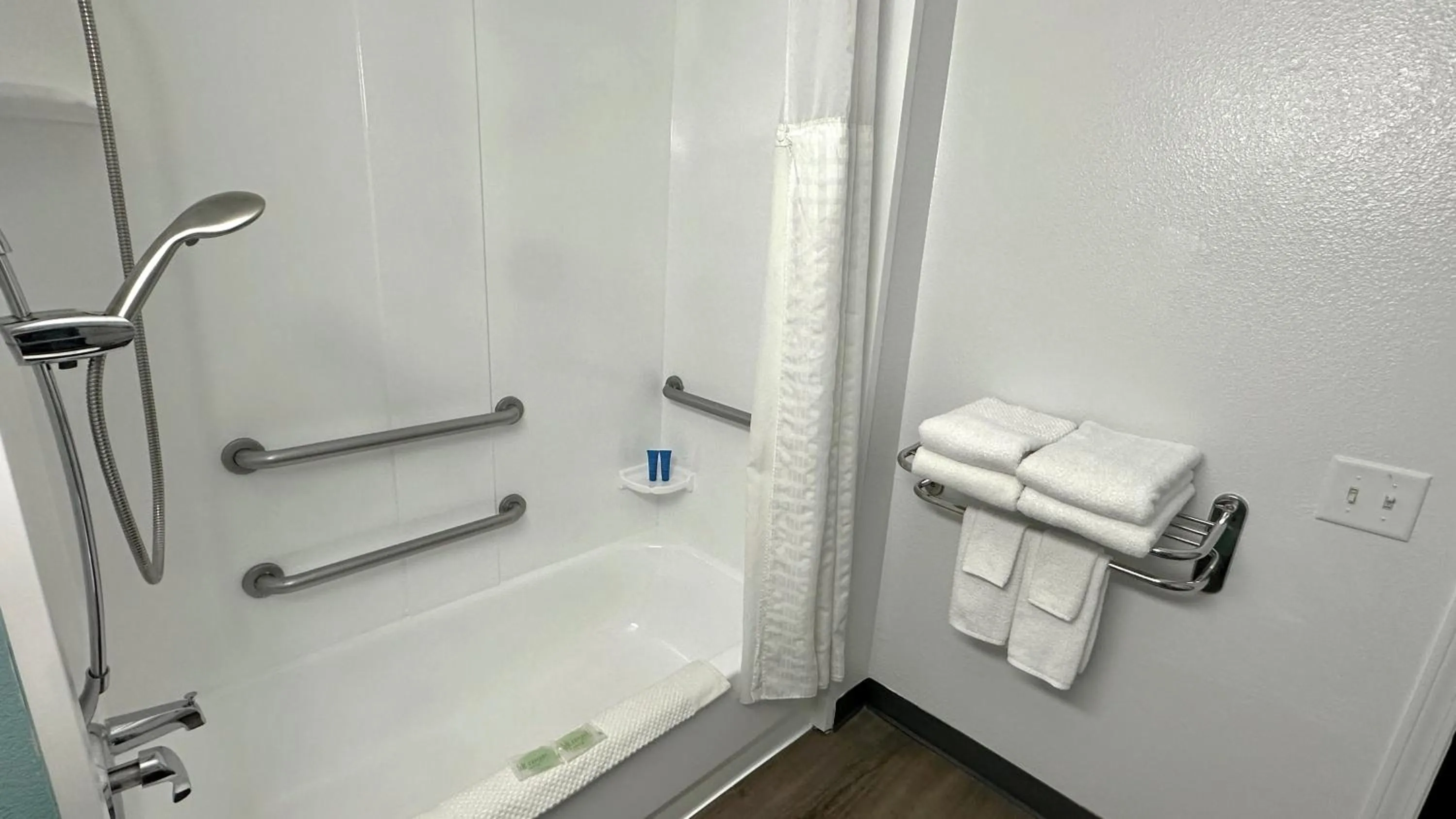 Bathroom in MainStay Suites Las Vegas Flamingo