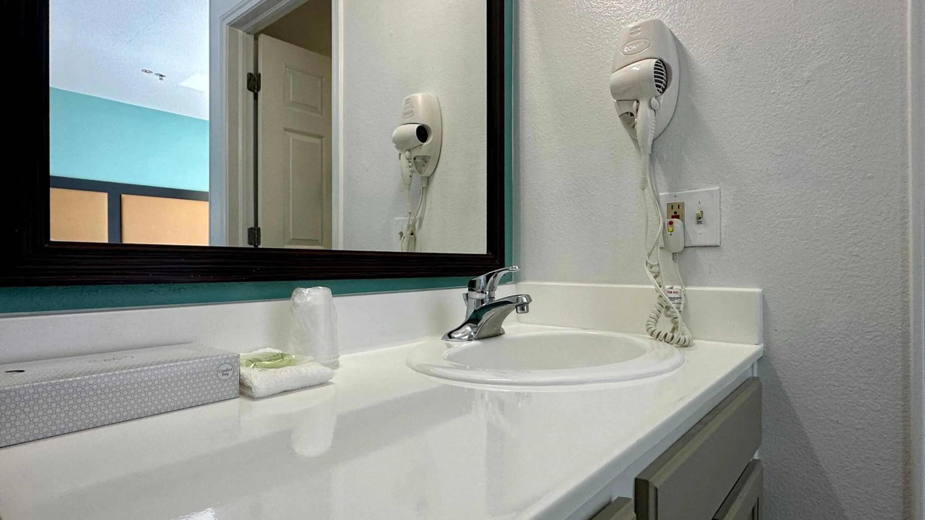 Bathroom in MainStay Suites Las Vegas Flamingo