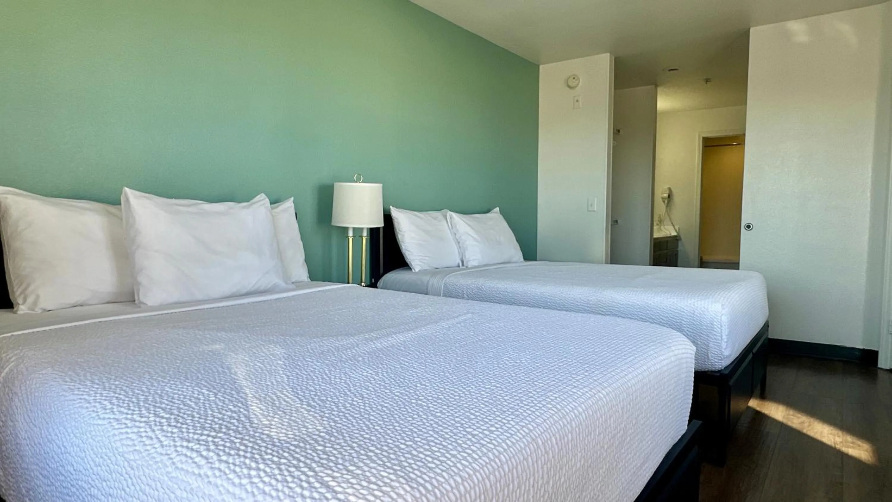 Bedroom, Bed in MainStay Suites Las Vegas Flamingo