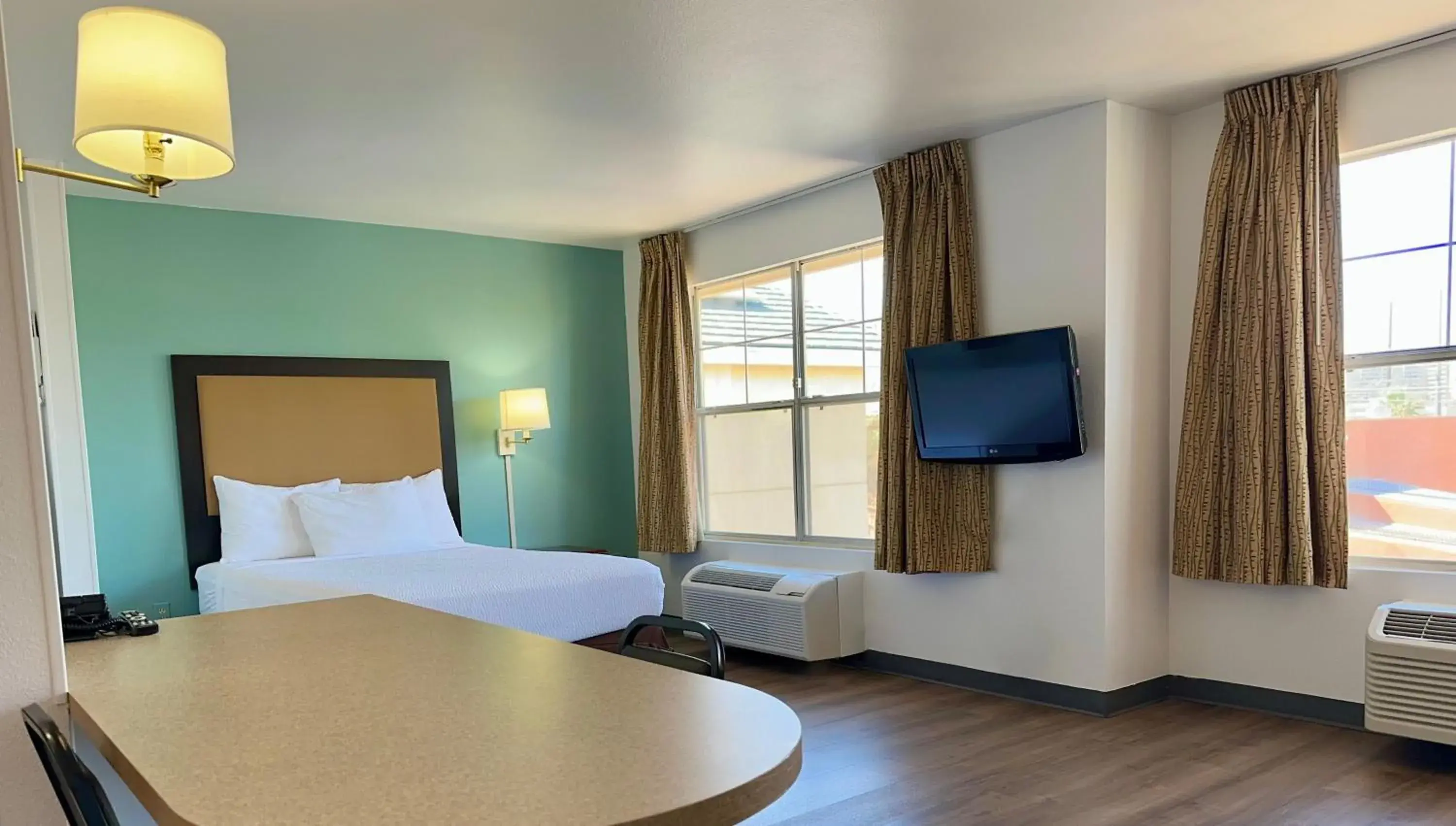 Bedroom, Bed in MainStay Suites Las Vegas Flamingo Bedroom, Bed in MainStay Suites Las Vegas Flamingo