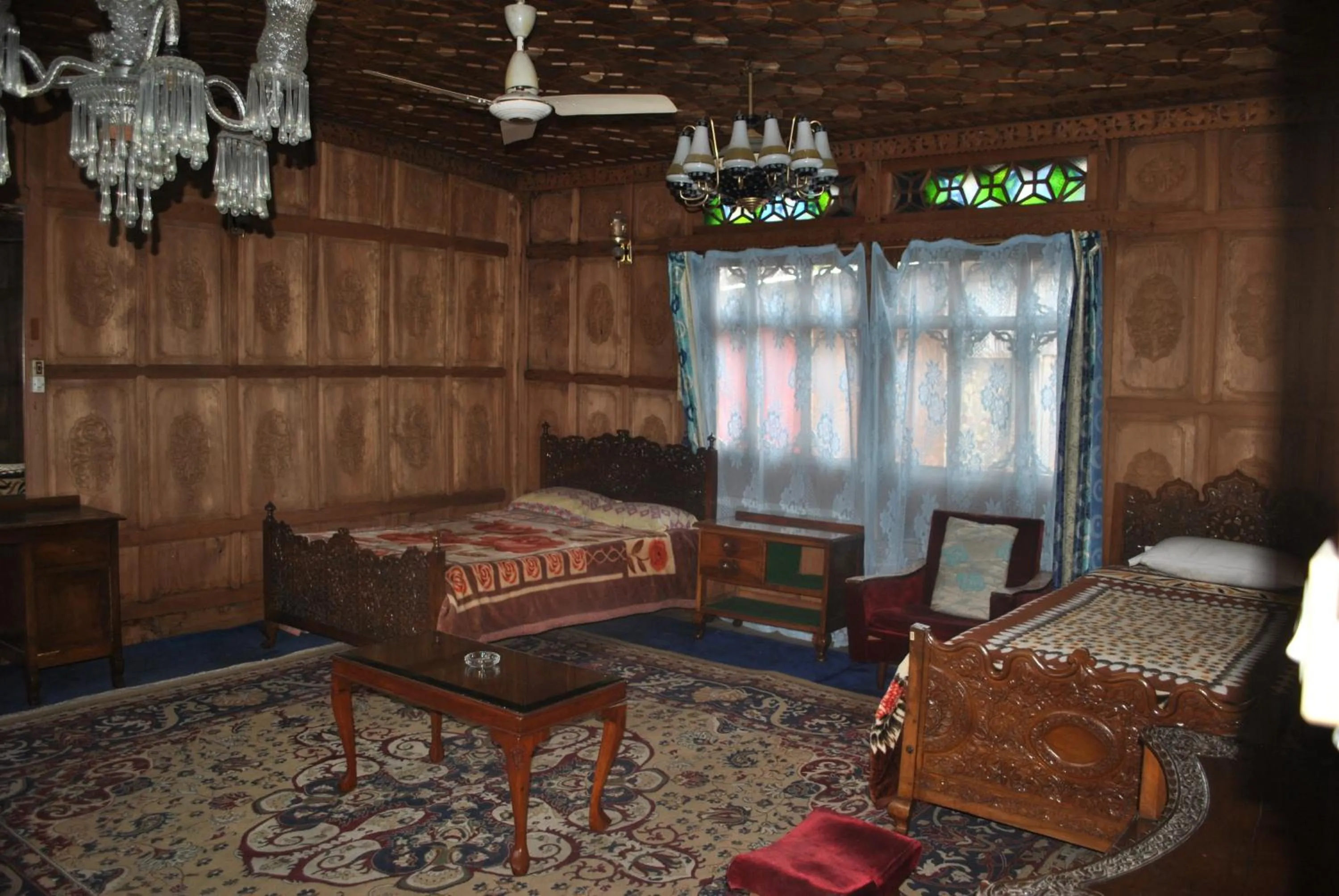 Standard Double Room in Kashmir View group of Houseboat