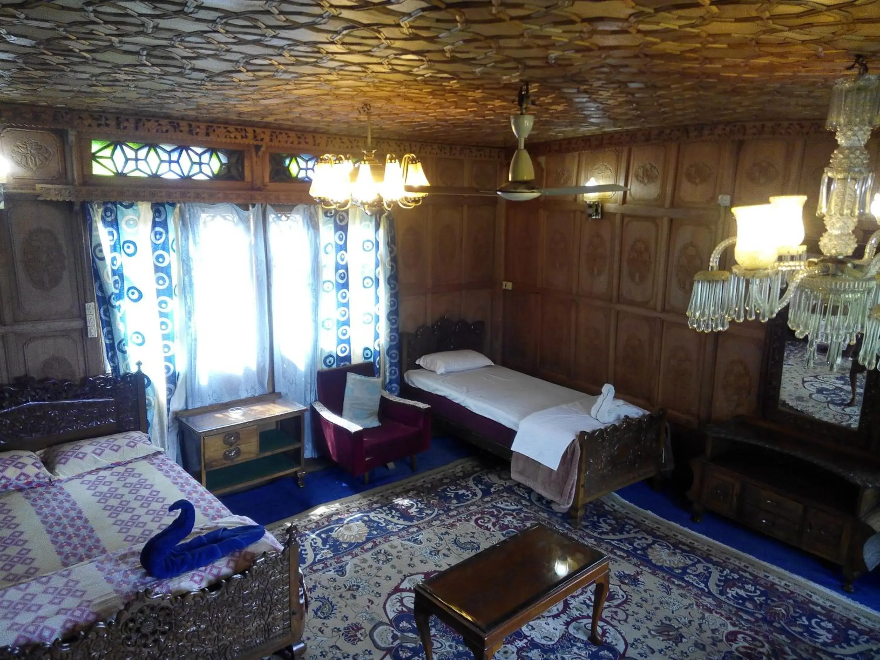Deluxe Double Room in Kashmir View group of Houseboat Deluxe Double Room in Kashmir View group of Houseboat