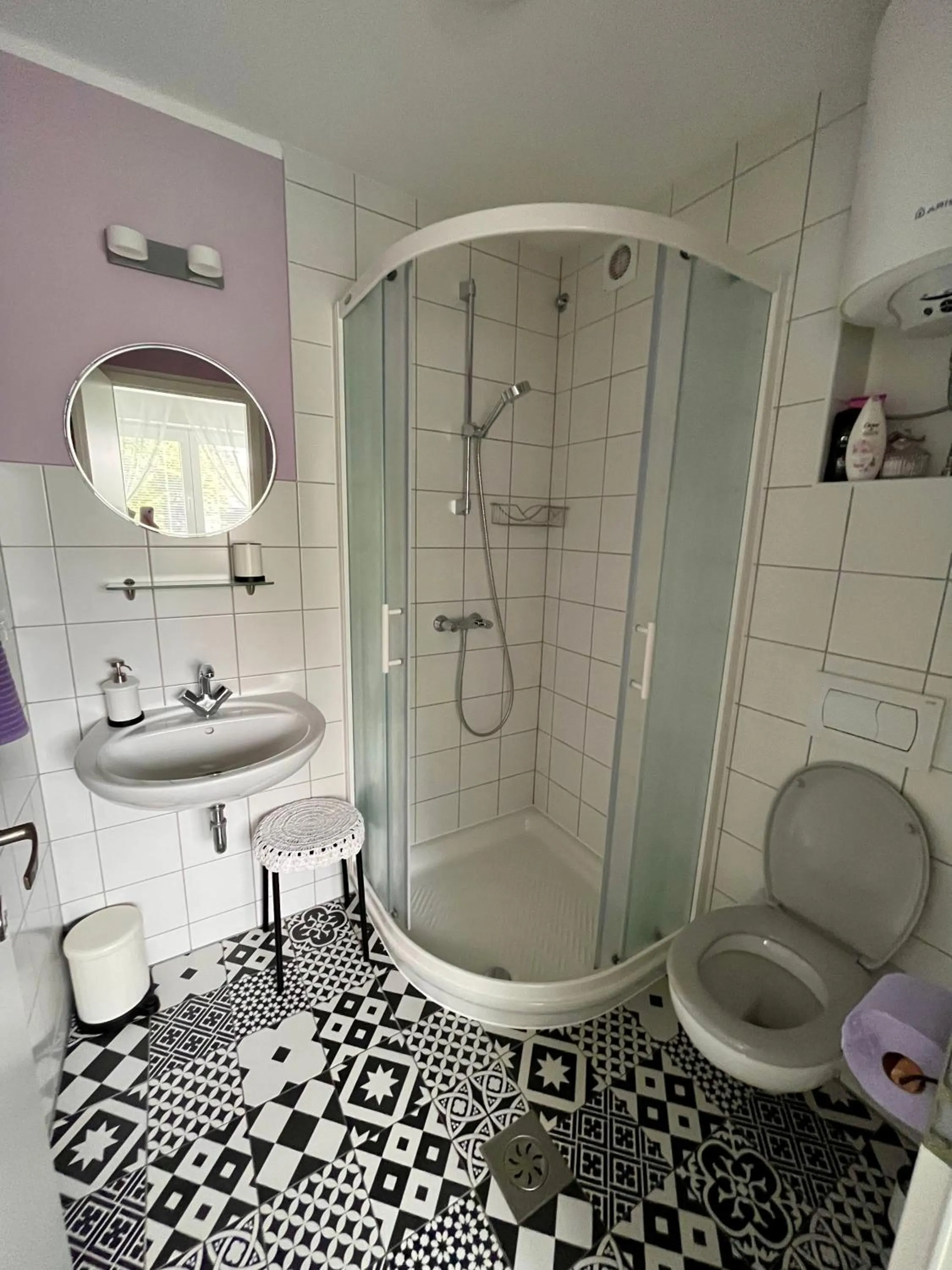 Shower in Villa Mint&Lavender ID1O1674