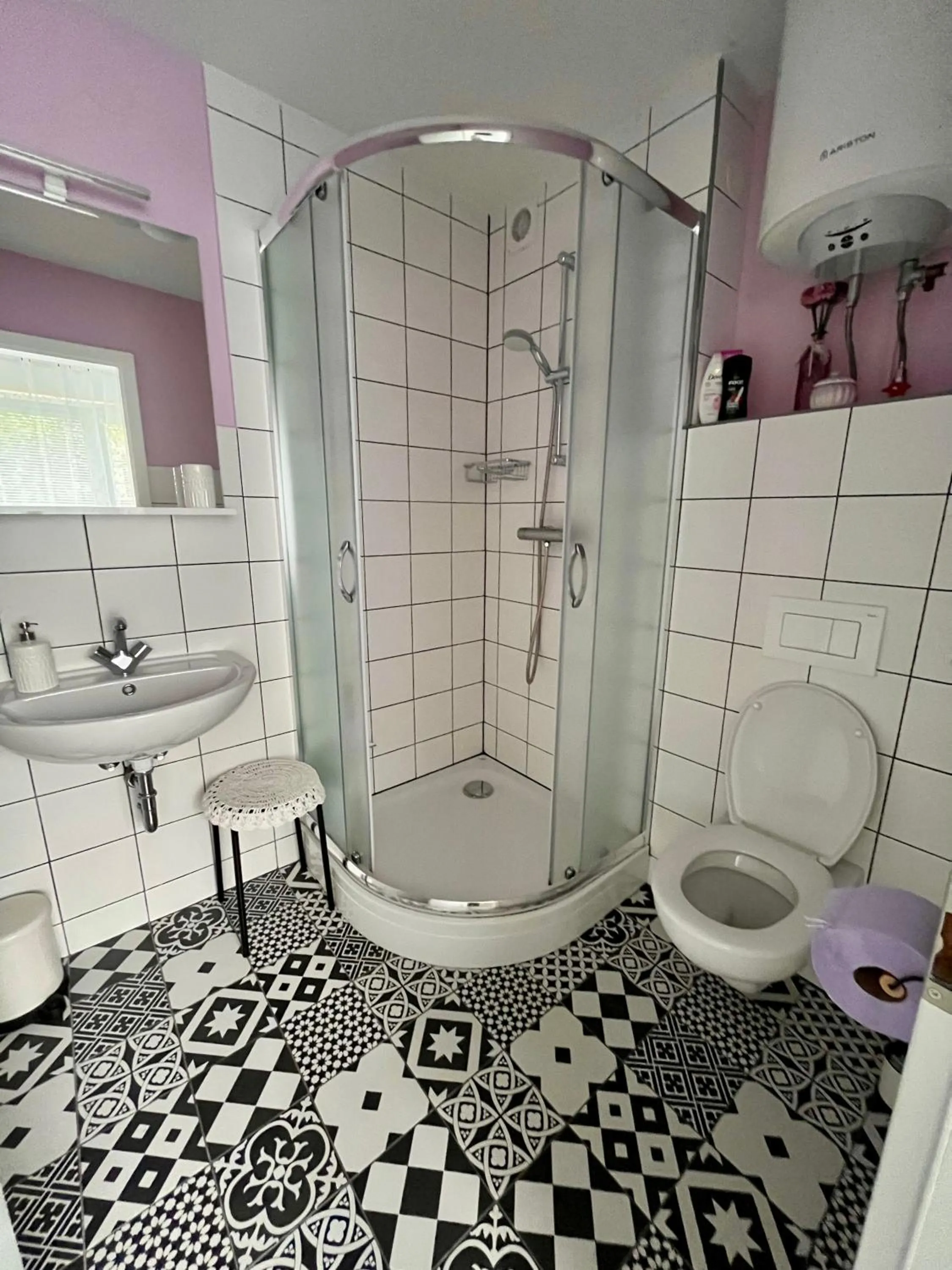 Shower in Villa Mint&Lavender ID1O1674