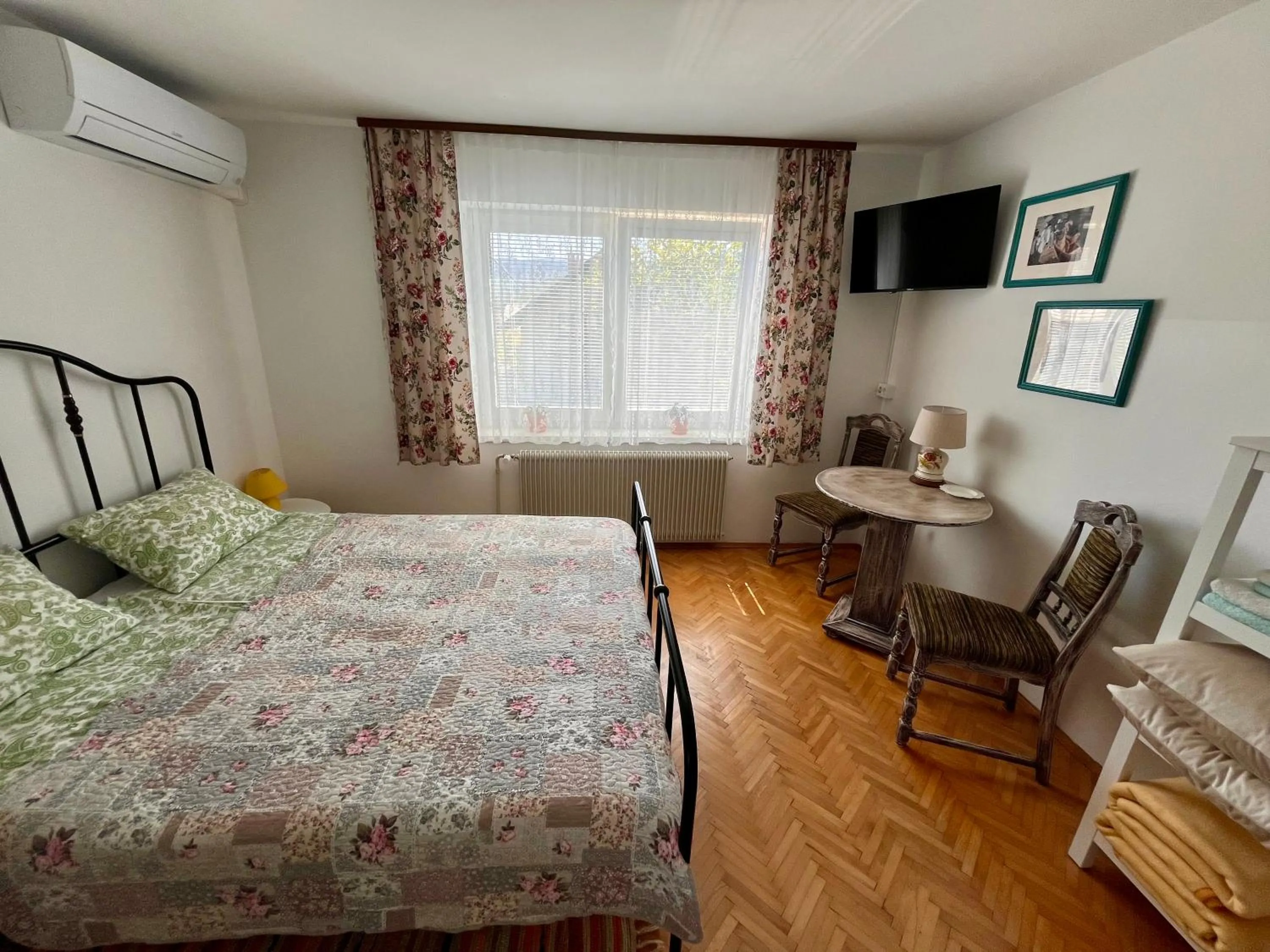 Double Room with Private Bathroom - single occupancy in Villa Mint&Lavender ID1O1674