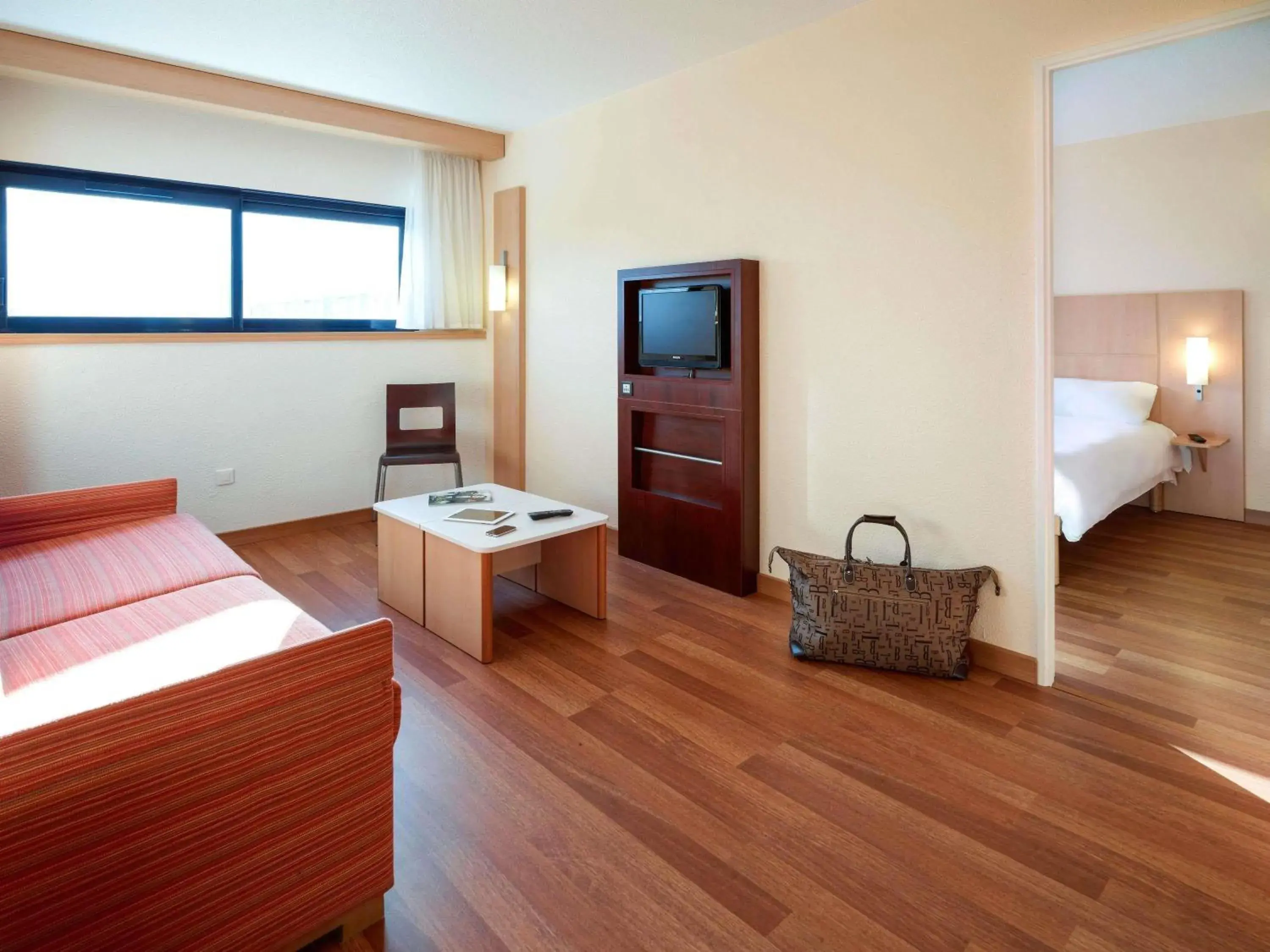 Bedroom, Bed in ibis Poitiers Site du Futuroscope Bedroom, Bed in ibis Poitiers Site du Futuroscope