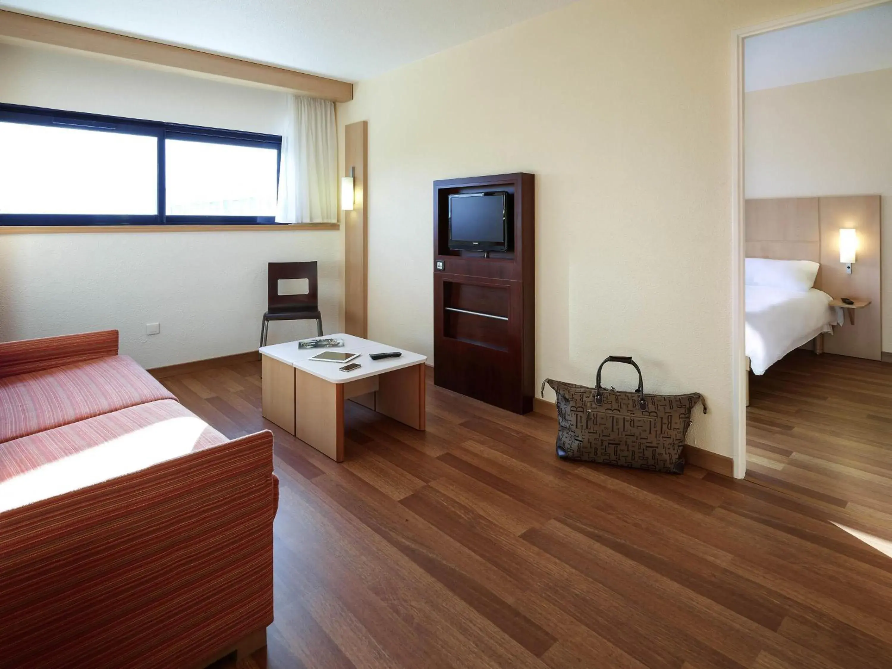 Bedroom, Bed in ibis Poitiers Site du Futuroscope Bedroom, Bed in ibis Poitiers Site du Futuroscope