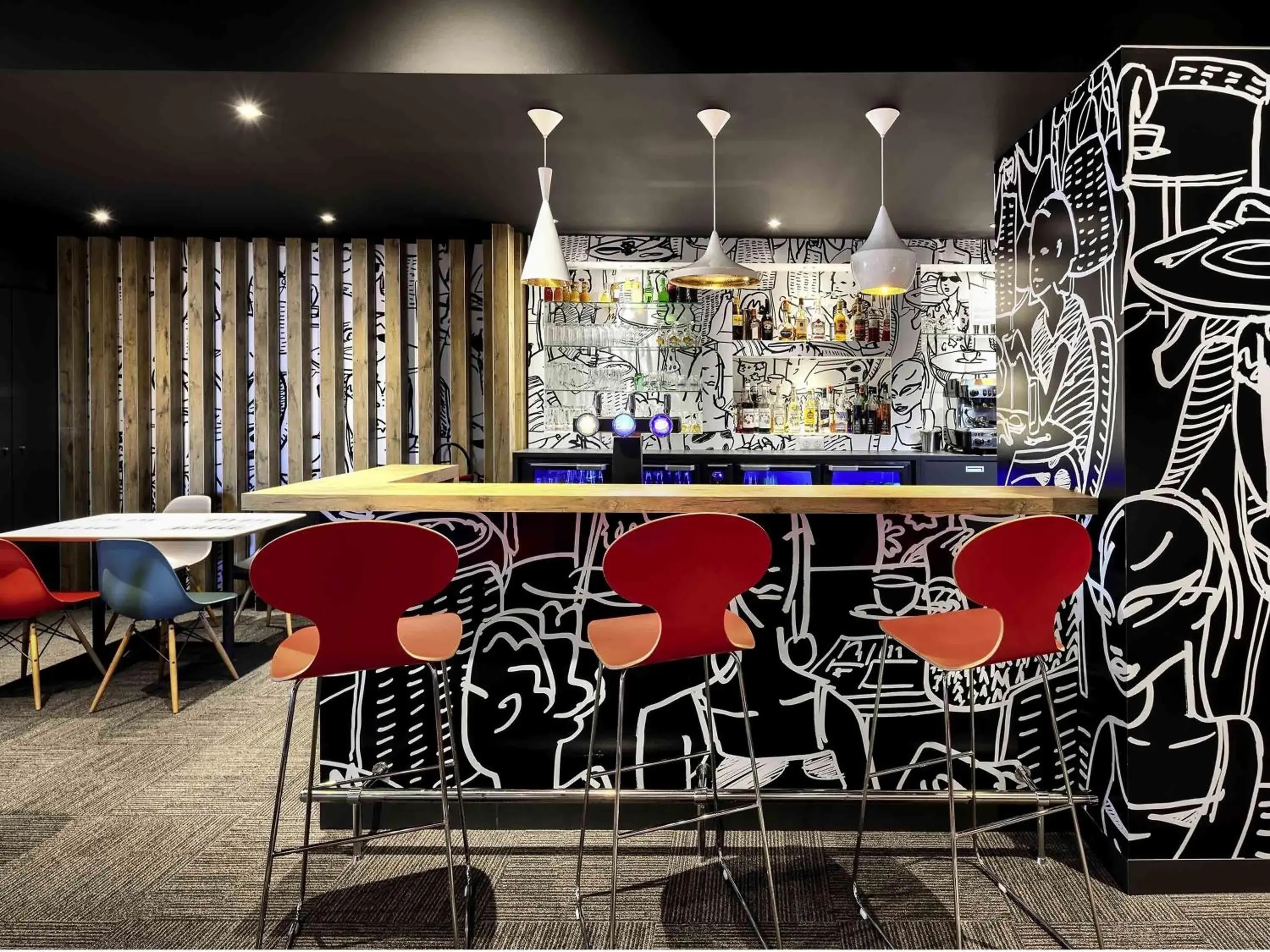 Lounge or bar in ibis Site du Futuroscope Lounge or bar in ibis Site du Futuroscope