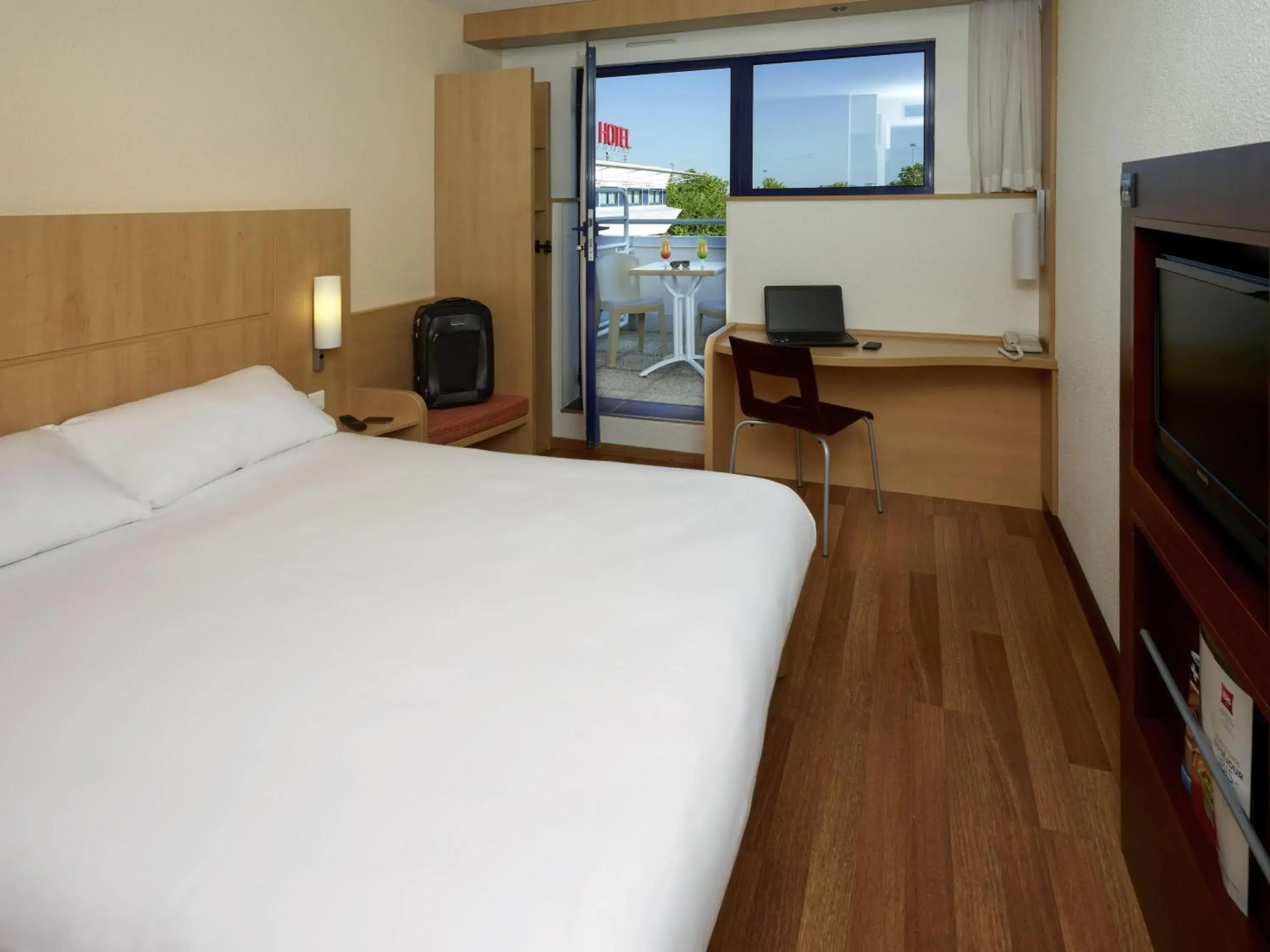 Bedroom, Bed in ibis Site du Futuroscope Bedroom, Bed in ibis Site du Futuroscope