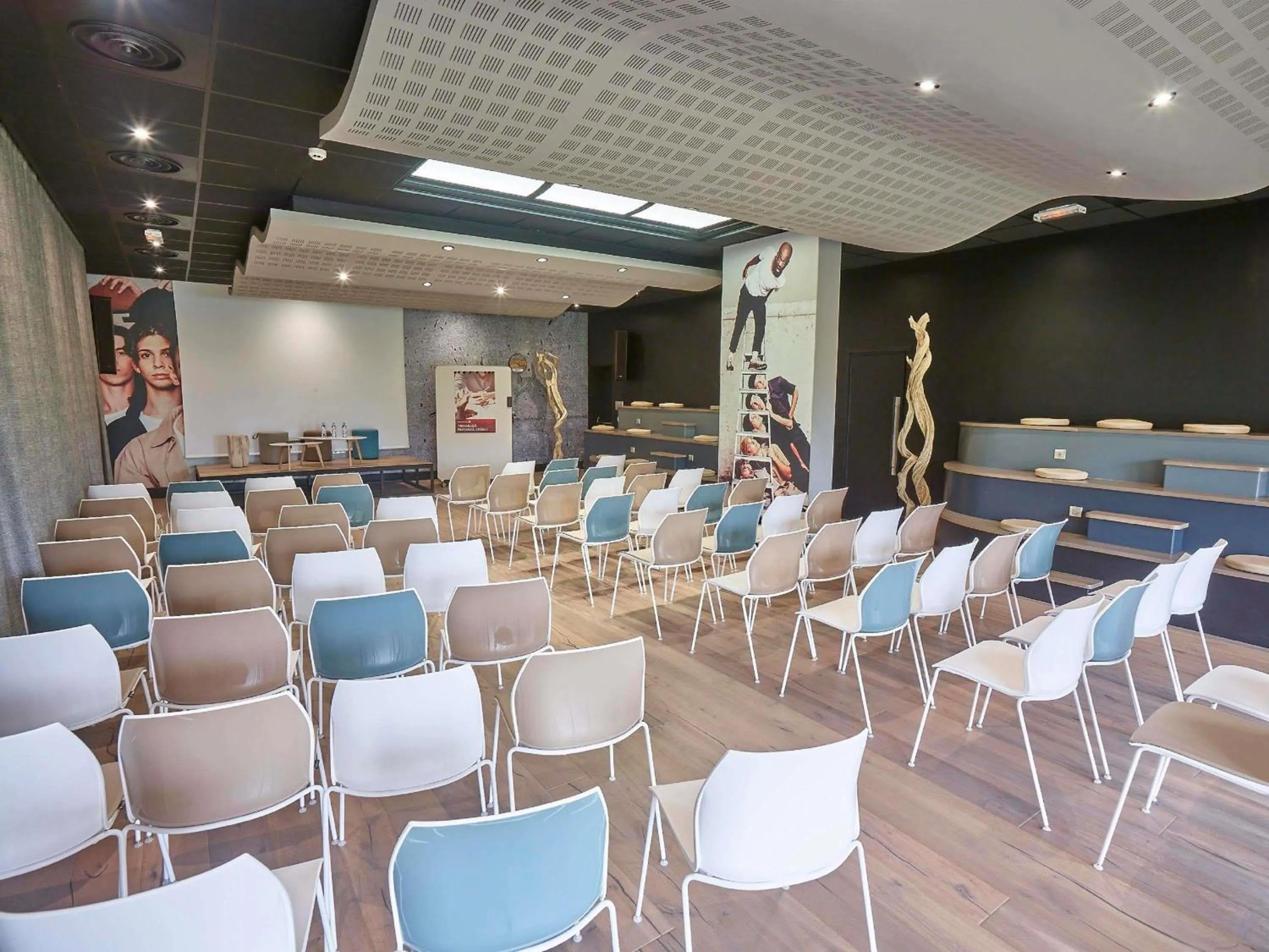 Meeting/conference room in ibis Poitiers Site du Futuroscope