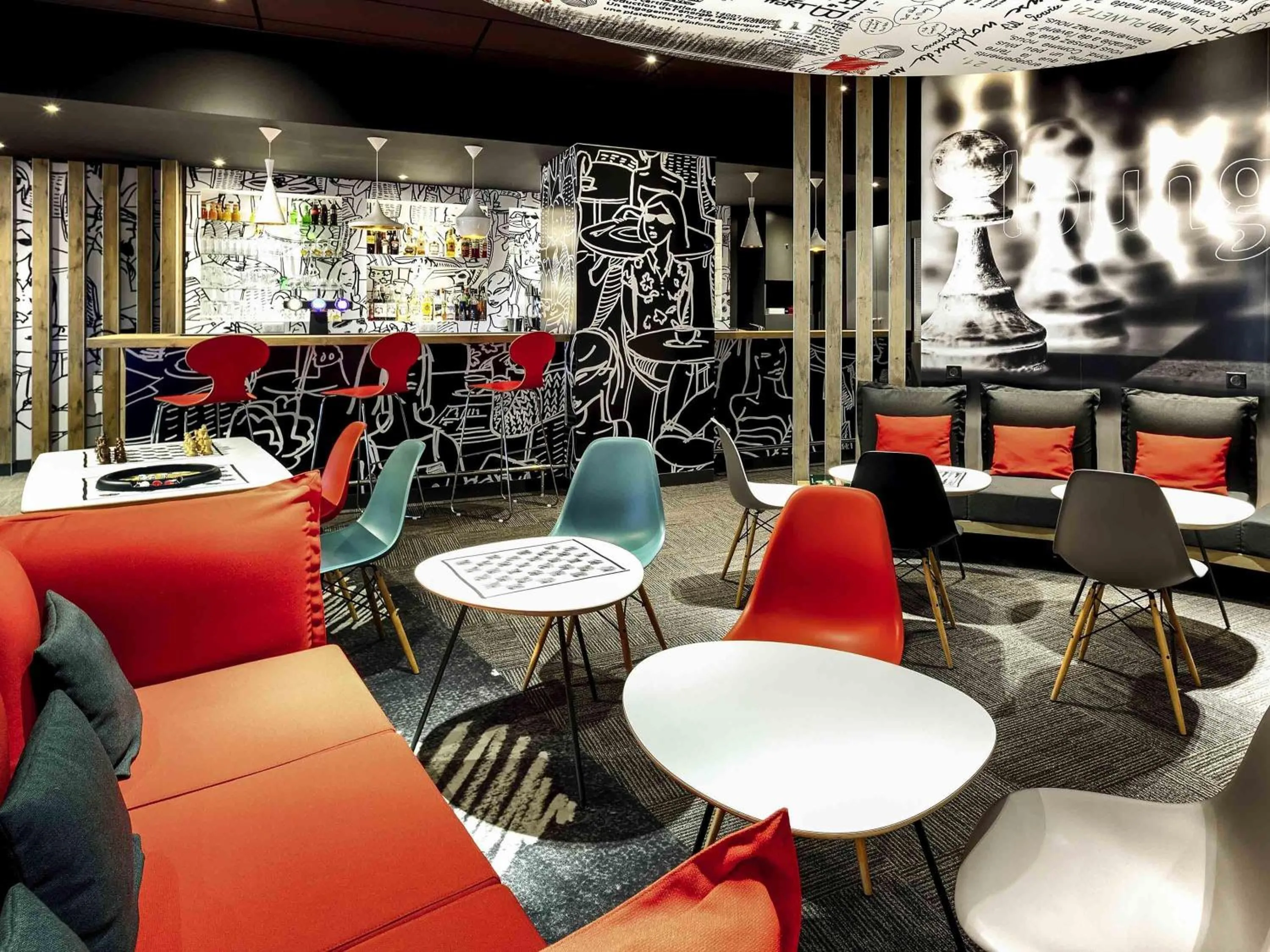 Lounge or bar in ibis Poitiers Site du Futuroscope