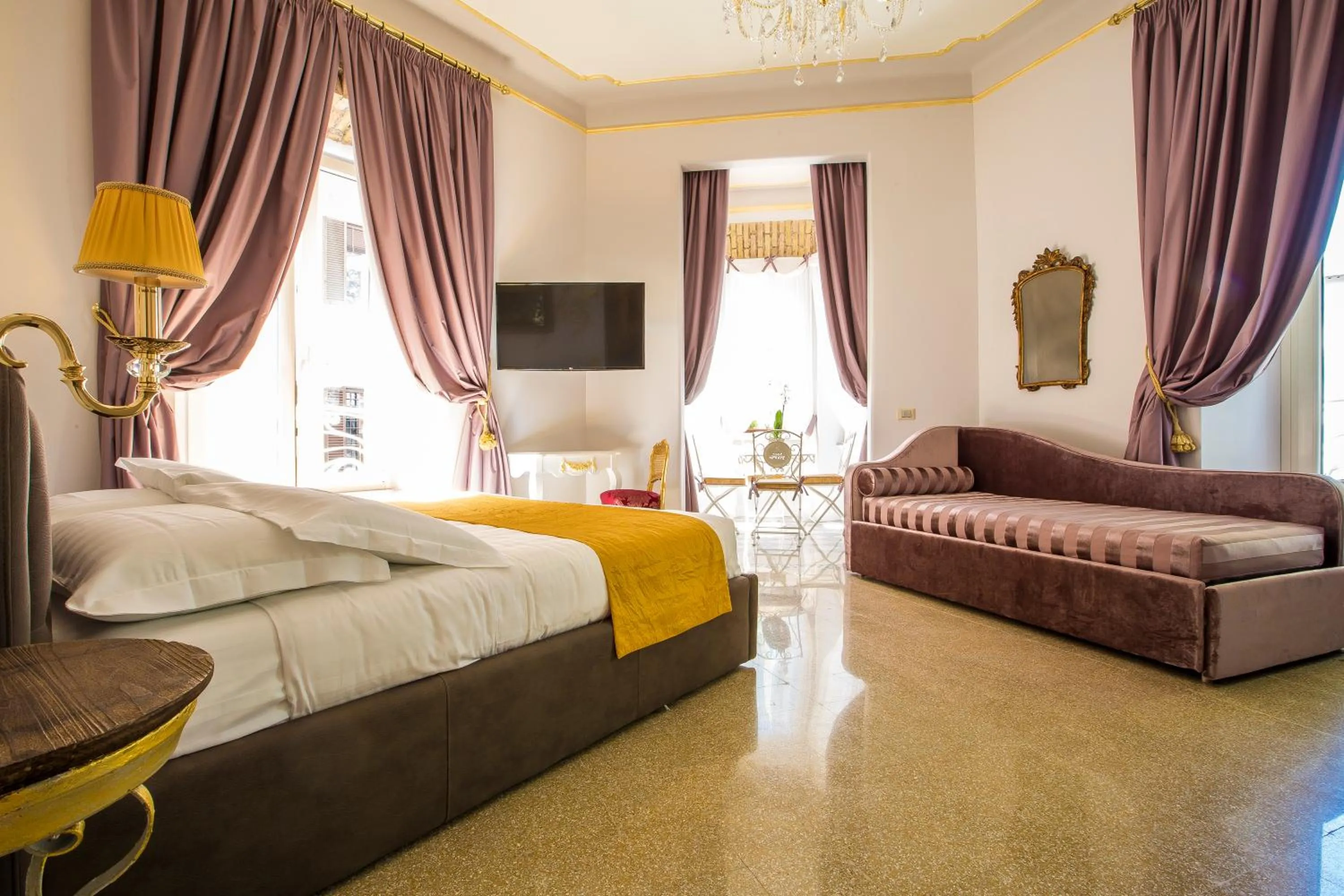 Bed in Trastevere Royal Suite