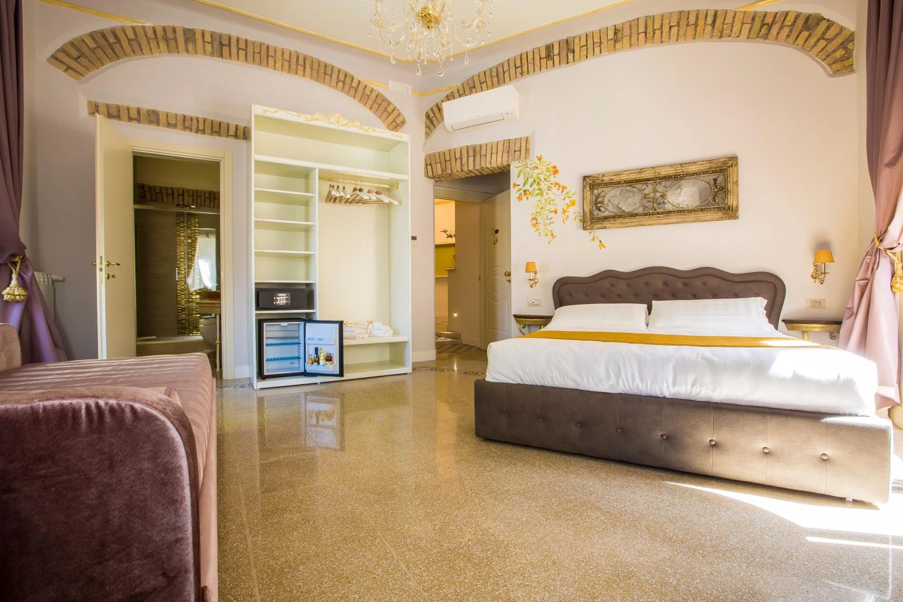 Bed in Trastevere Royal Suite