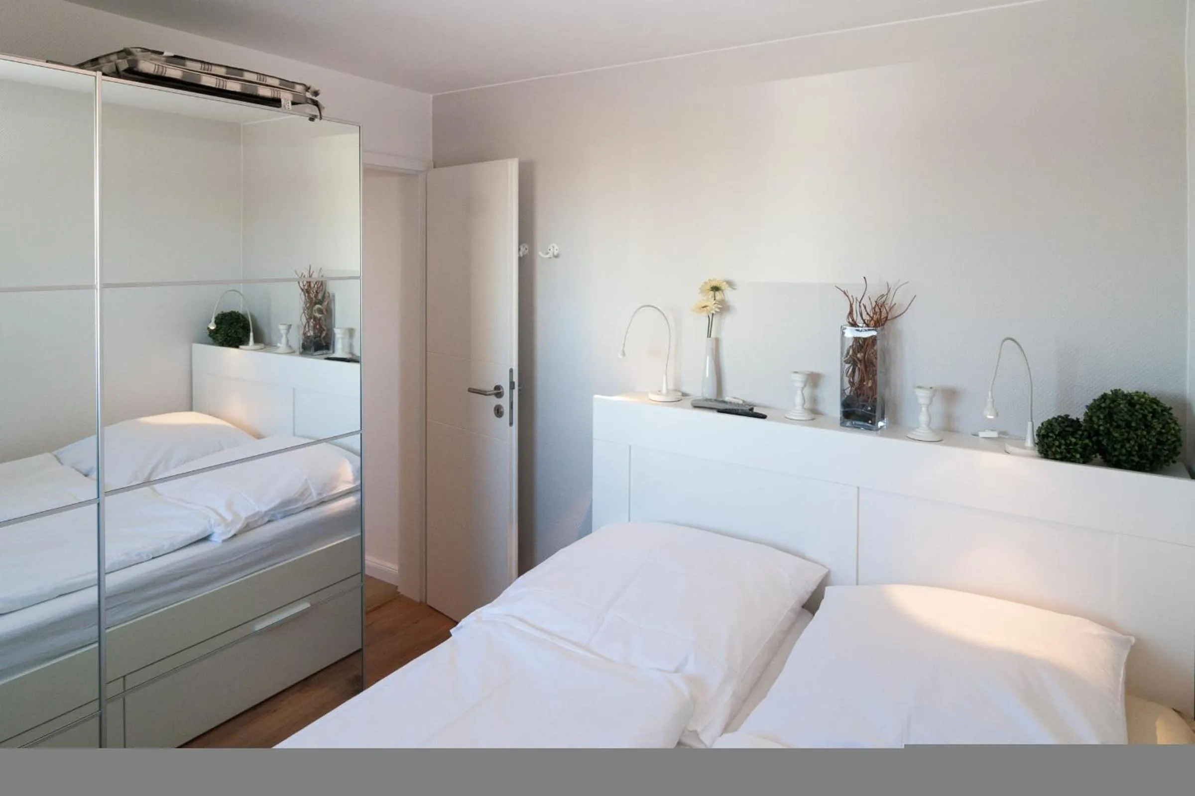Bed in Am Wasser 4