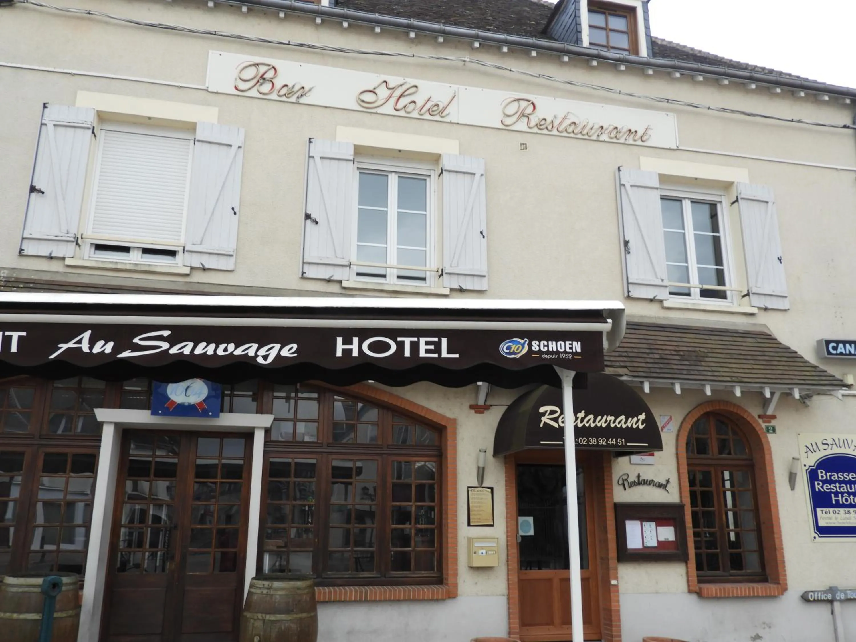 Property building in Au Sauvage