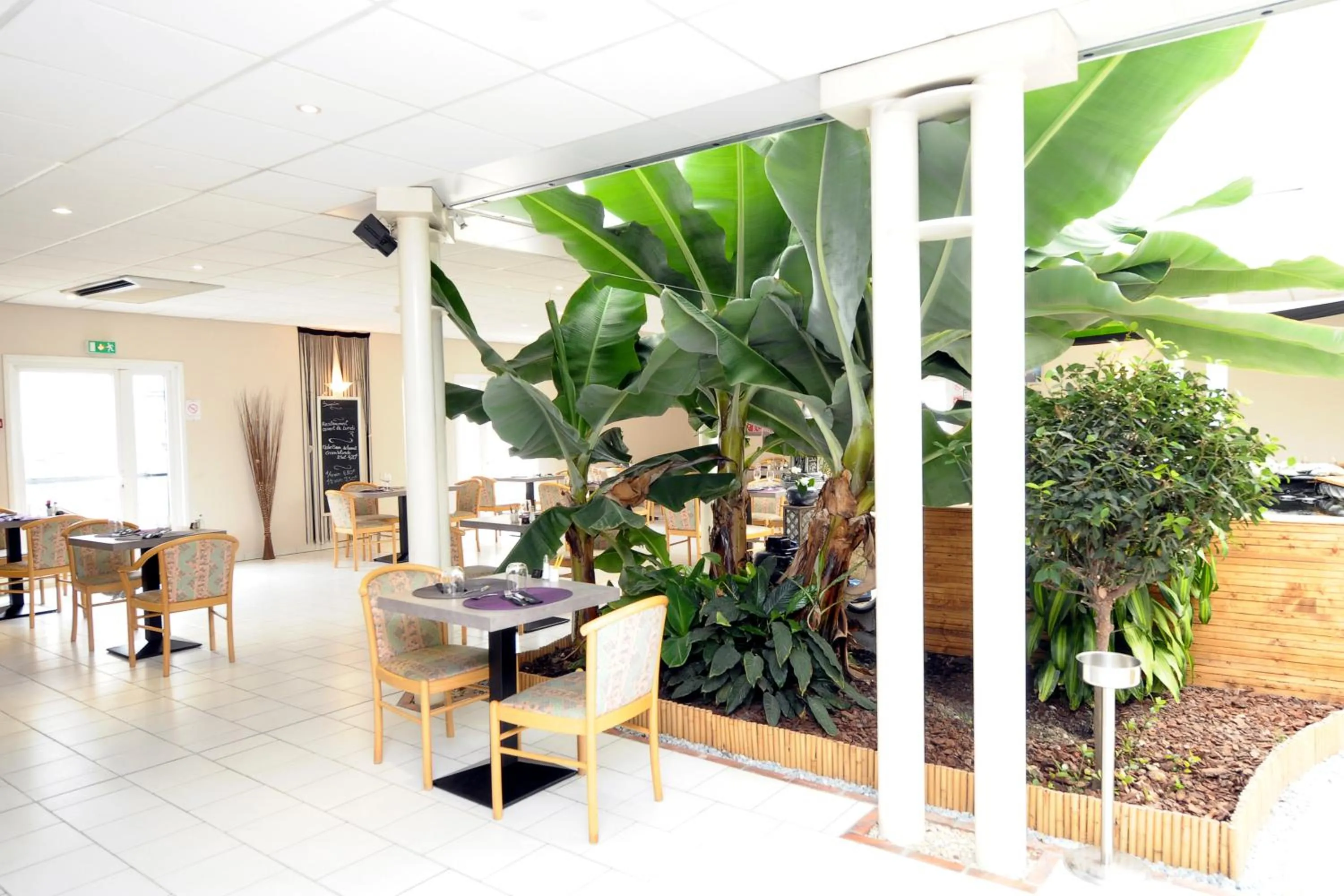 Restaurant/places to eat in Au Sauvage