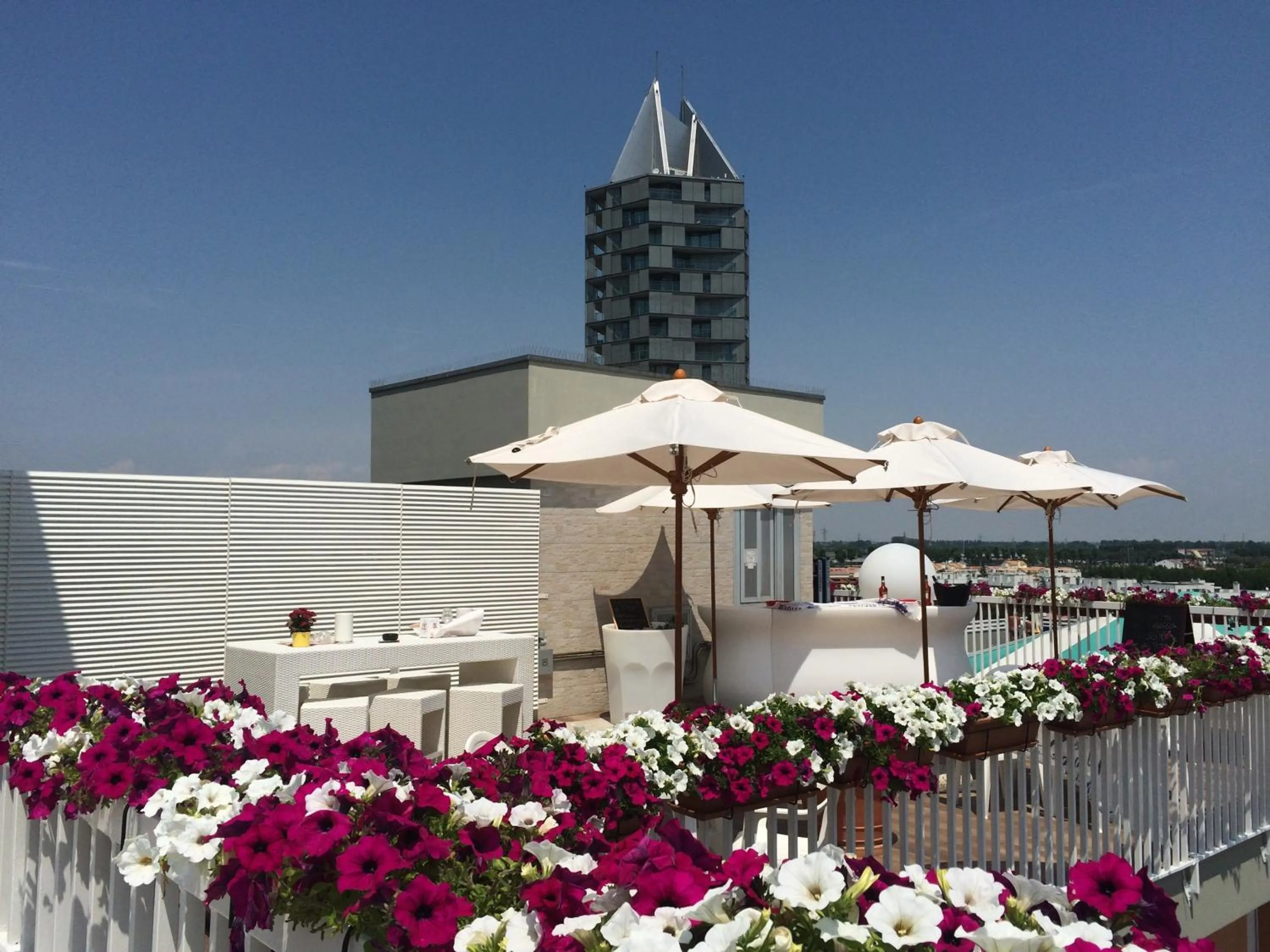 Swimming pool in Hotel Principe Palace
