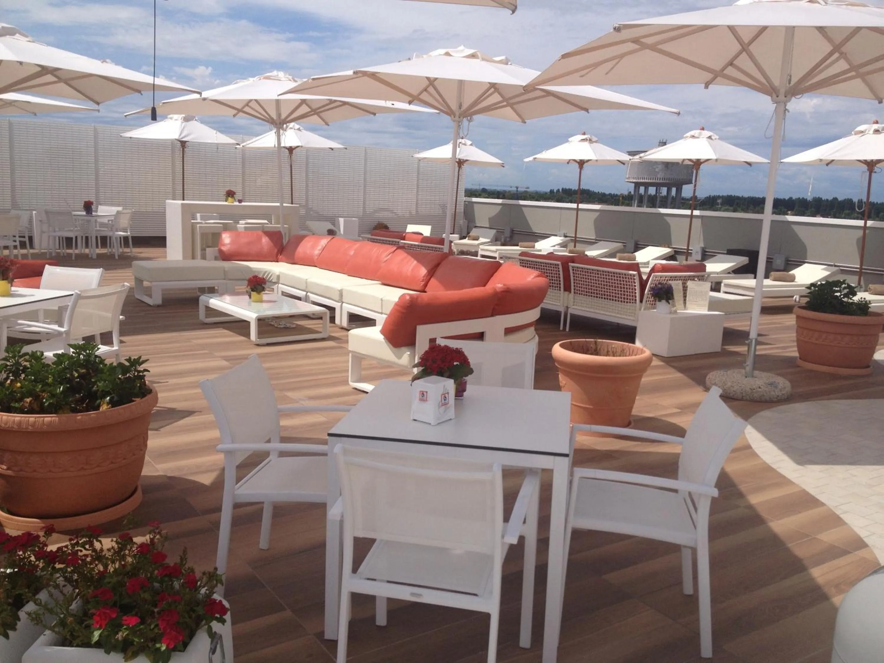 Swimming pool in Hotel Principe Palace