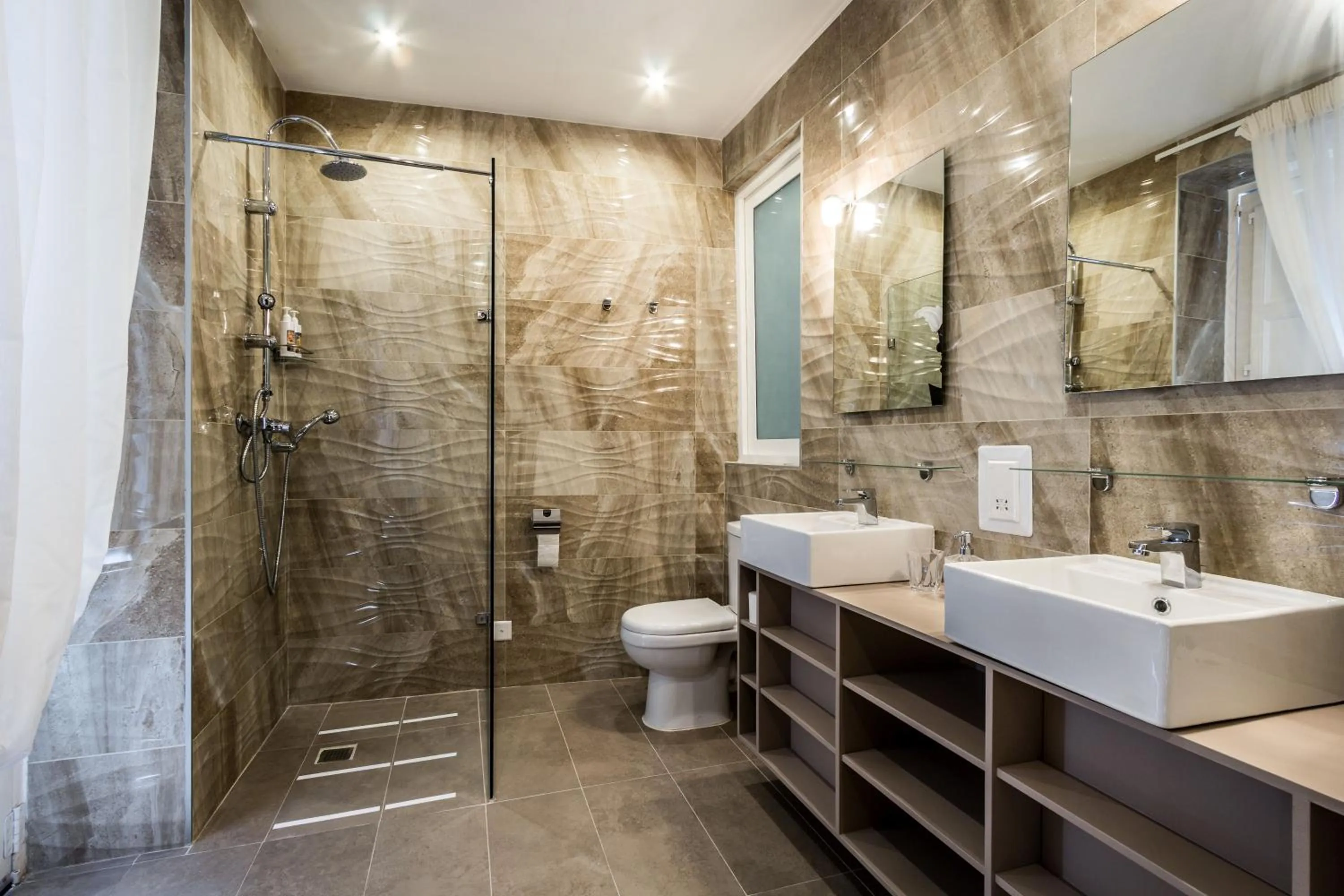 Shower in BOCO Boutique Hotel