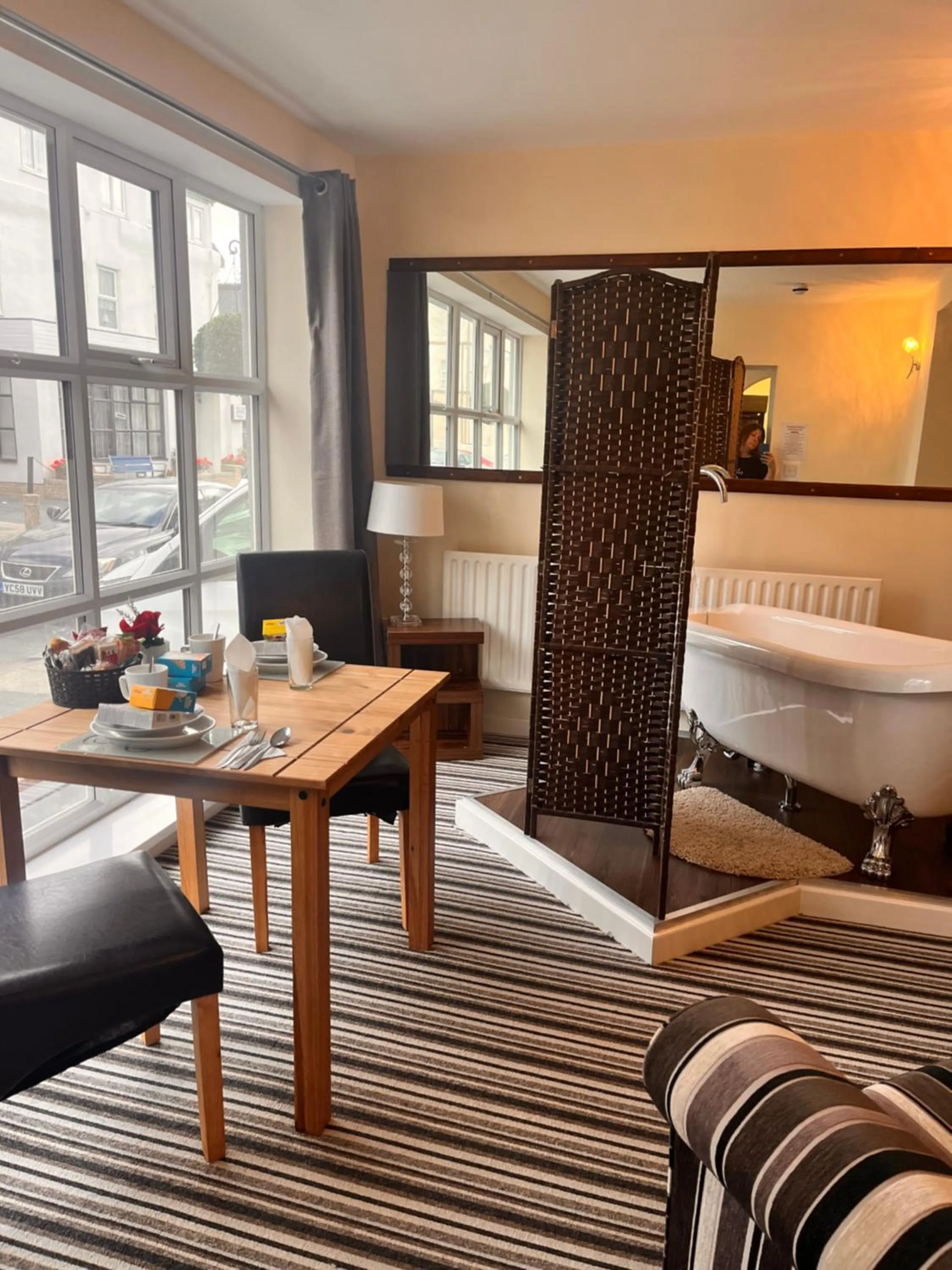 Seating area, Bed in The Oxfordshire