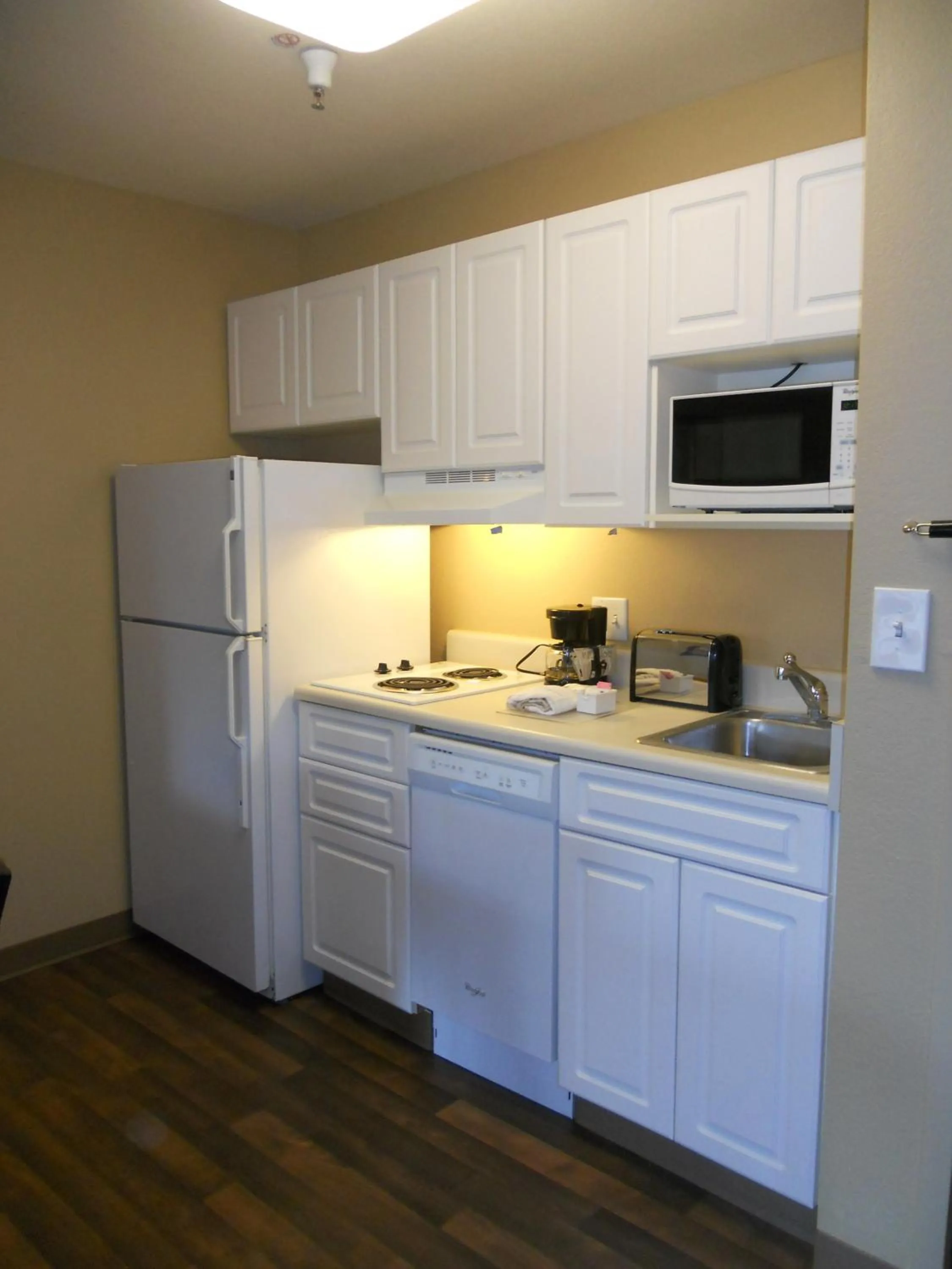 Kitchen or kitchenette in Extended Stay America Suites - Orlando - Lake Buena Vista