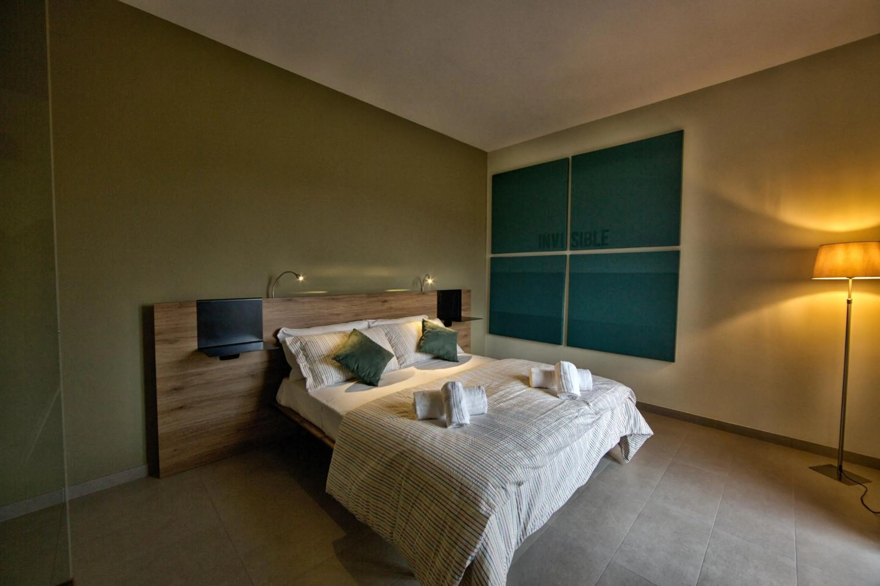 Photo of the whole room, Bed in lepini suites affittacamere