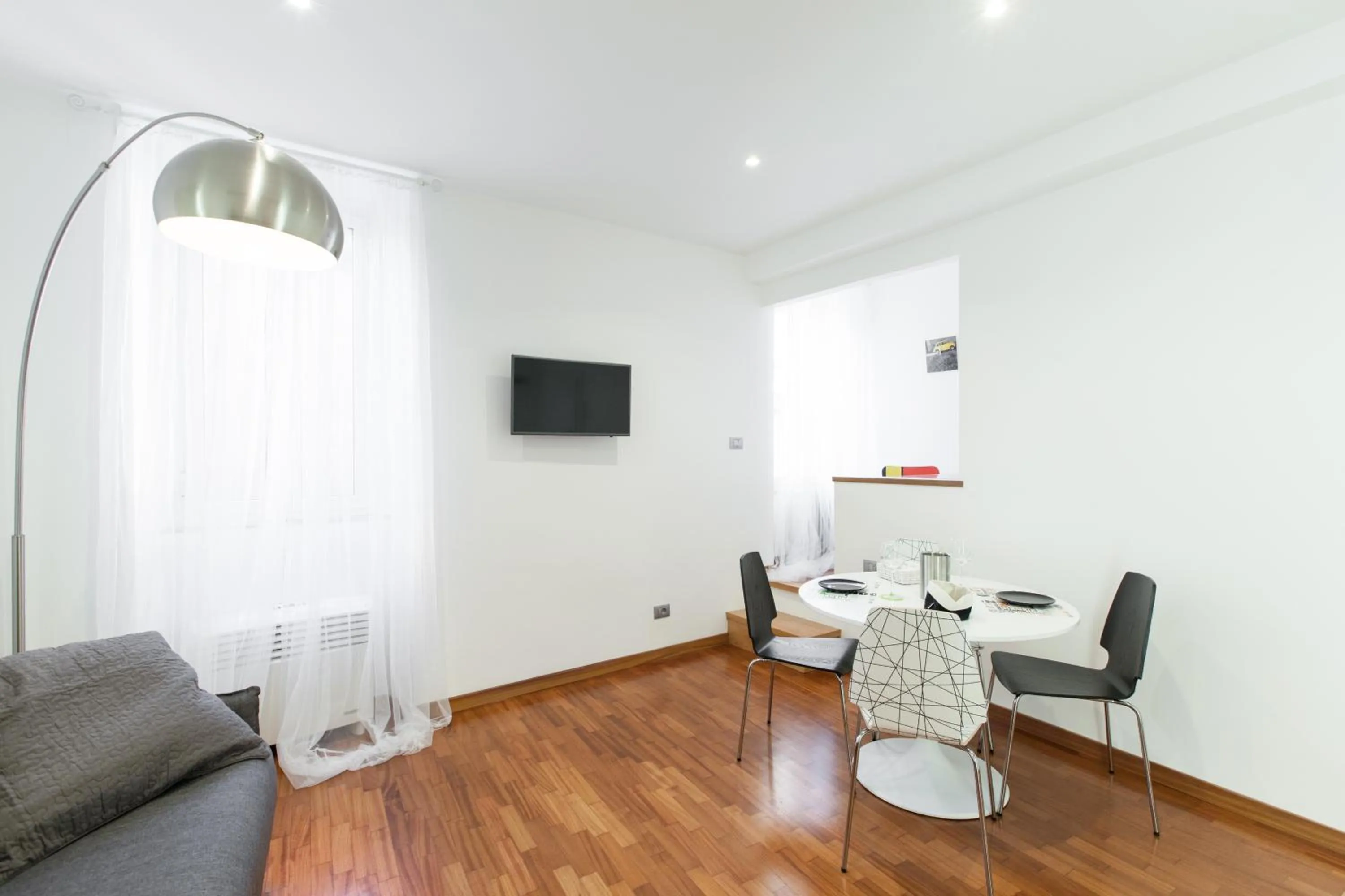 Seating area in Urbana Lodge, Monti