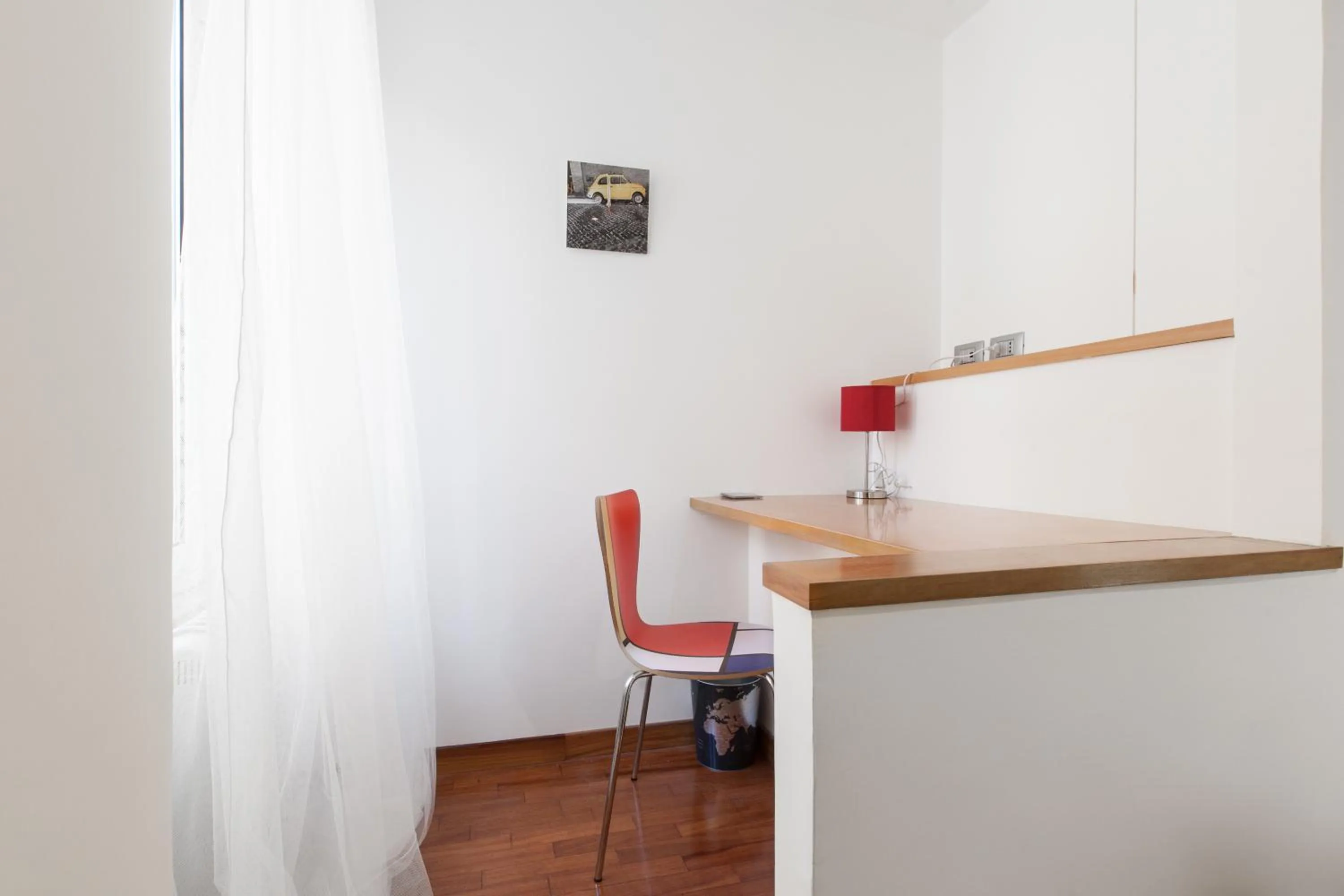 Seating area in Urbana Lodge, Monti