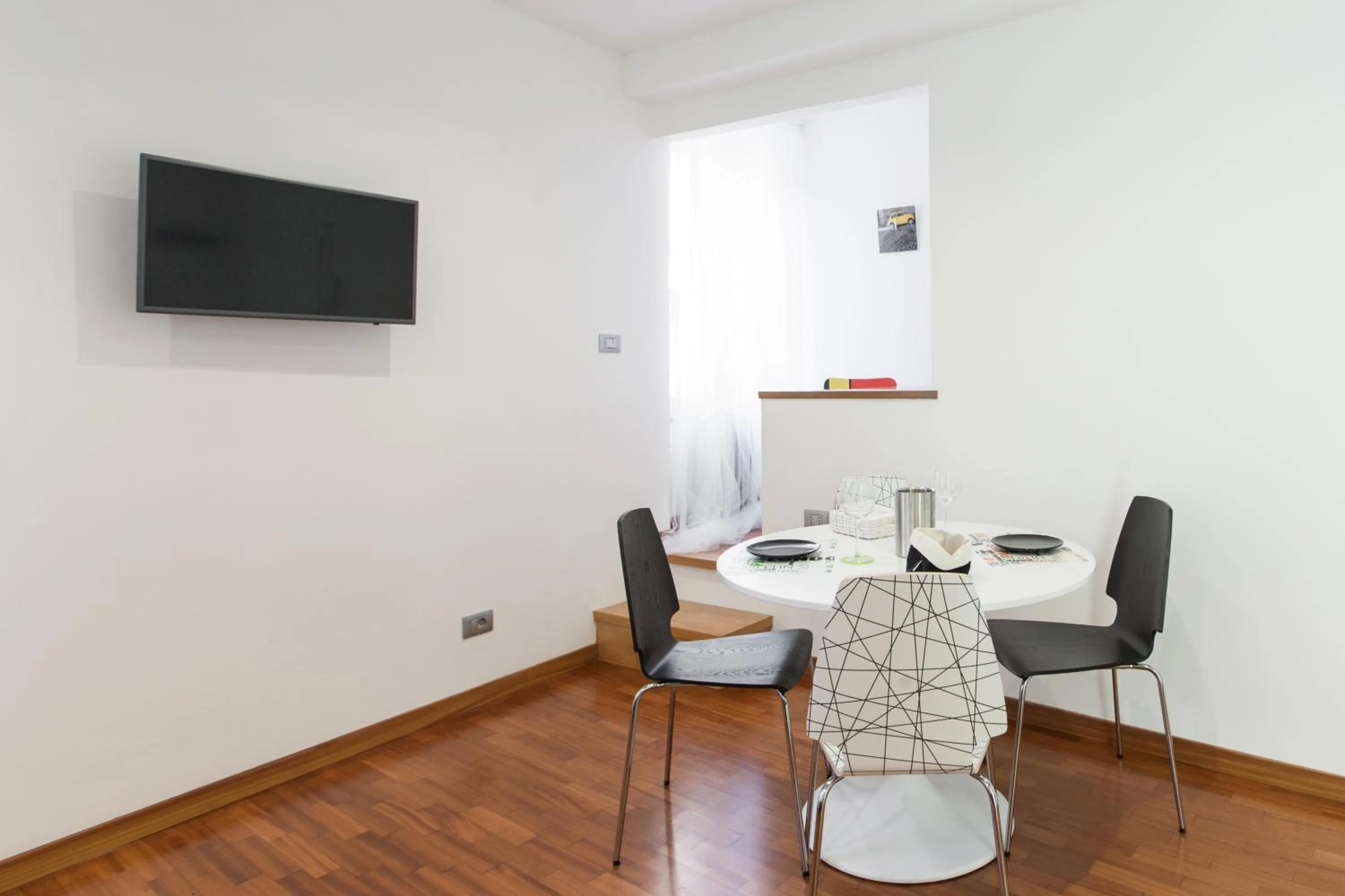 Dining area in Urbana Lodge, Monti