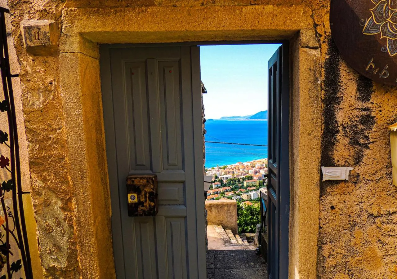Facade/entrance in Blu Oltremare