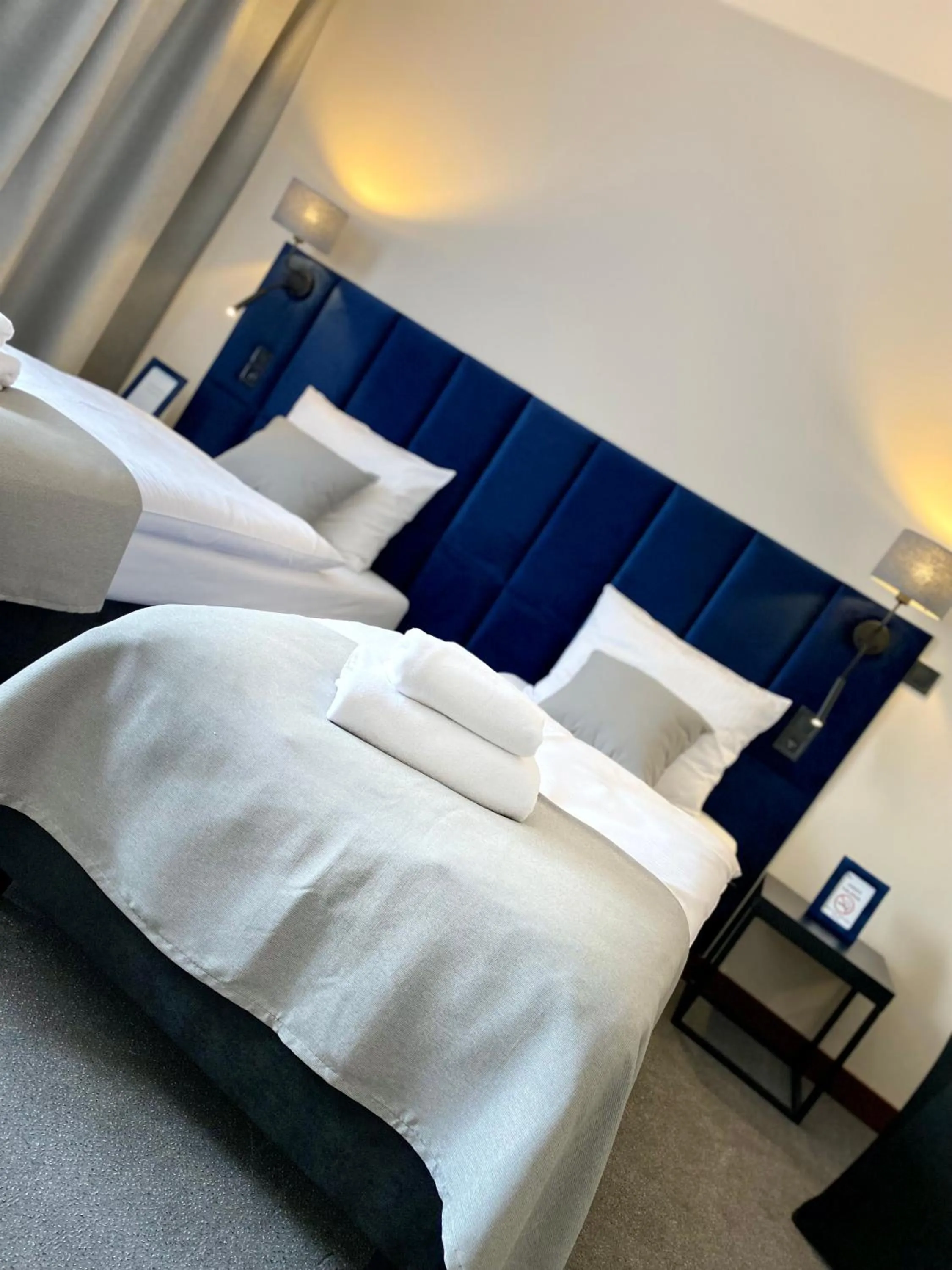 Bed in Hotel "Księżyc" w Świebodzicach