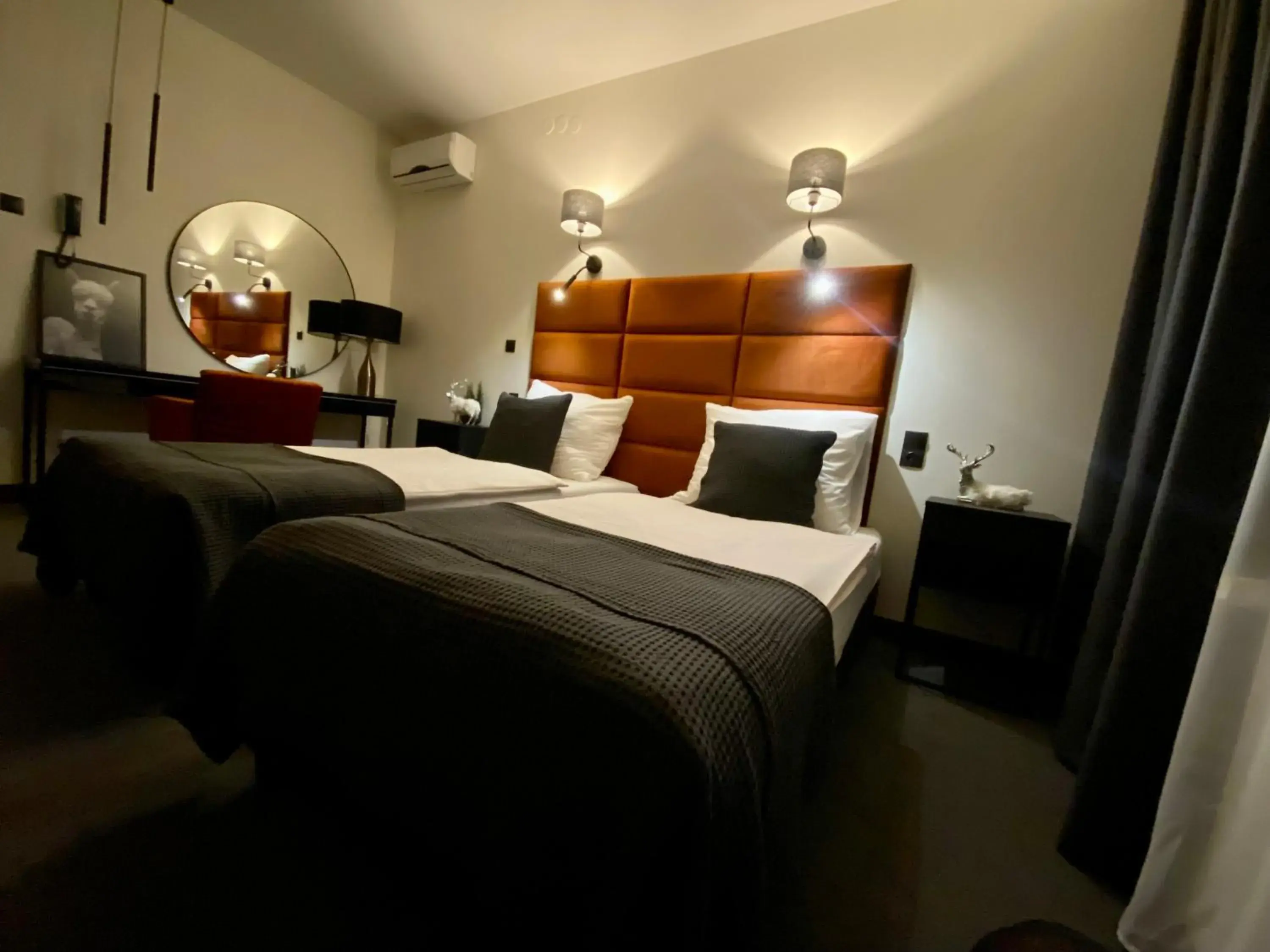 Superior Twin Room in Hotel "Księżyc" w Świebodzicach Superior Twin Room in Hotel "Księżyc" w Świebodzicach