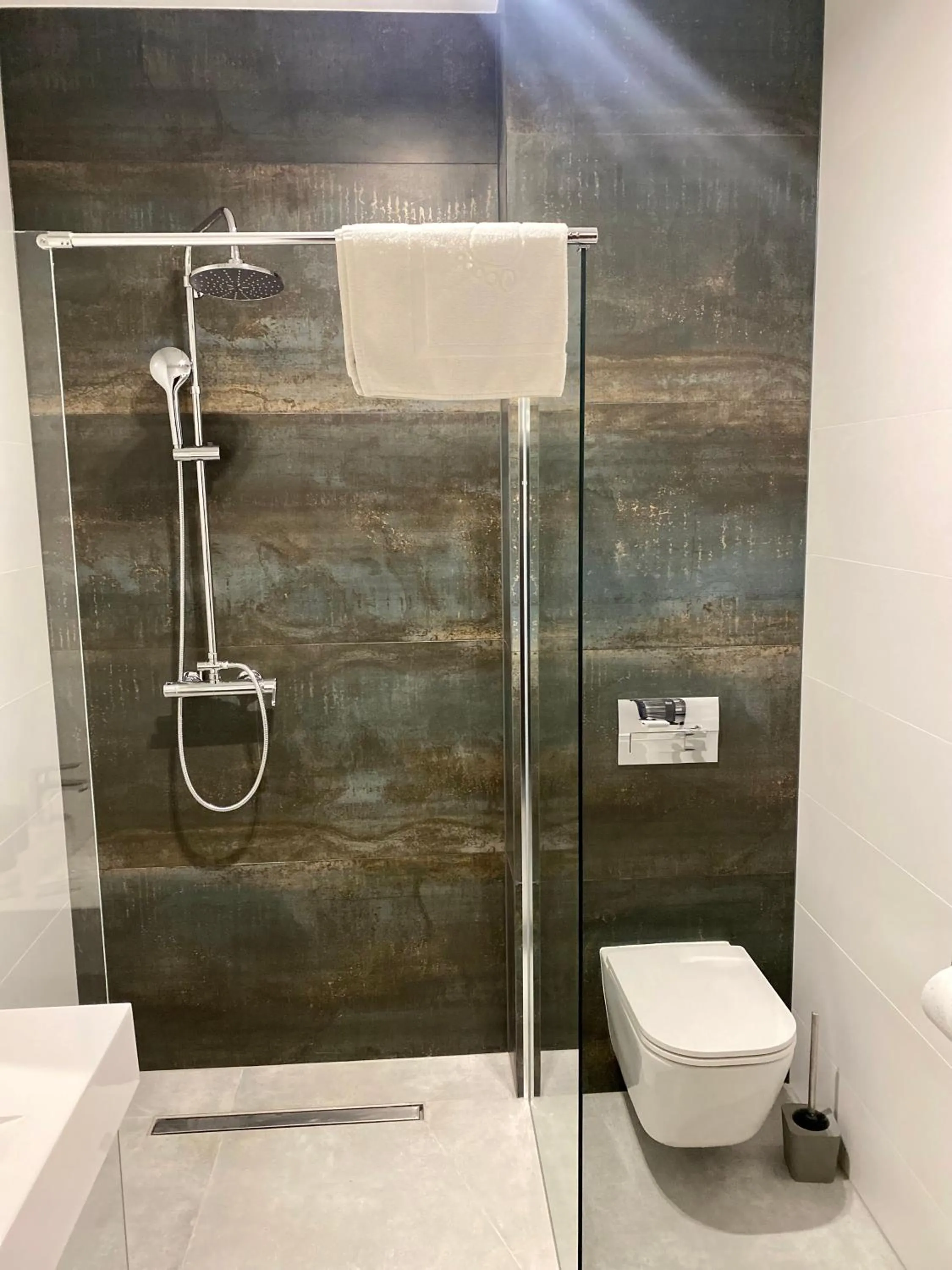 Bathroom in Hotel "Księżyc" w Świebodzicach